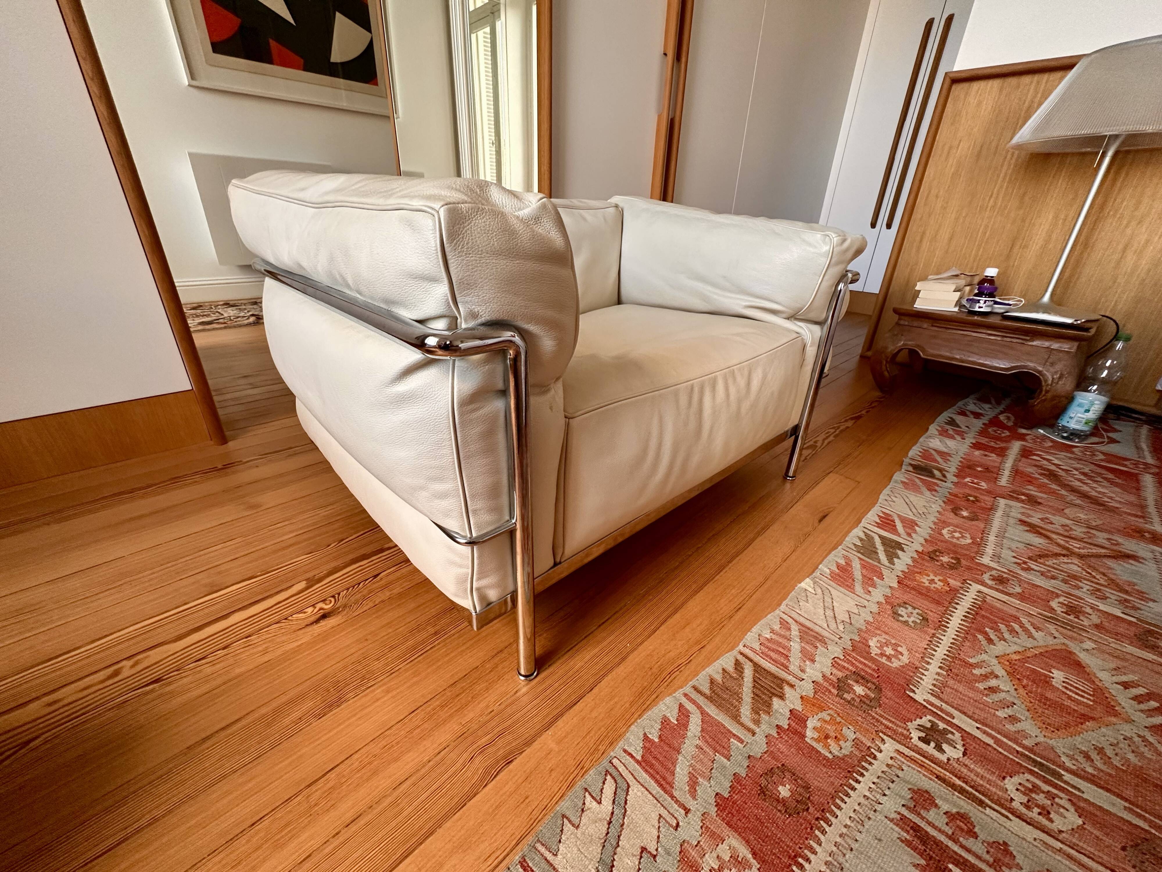 Cassina lc3 armchair authentic - luxury version in feathers - excellent condition