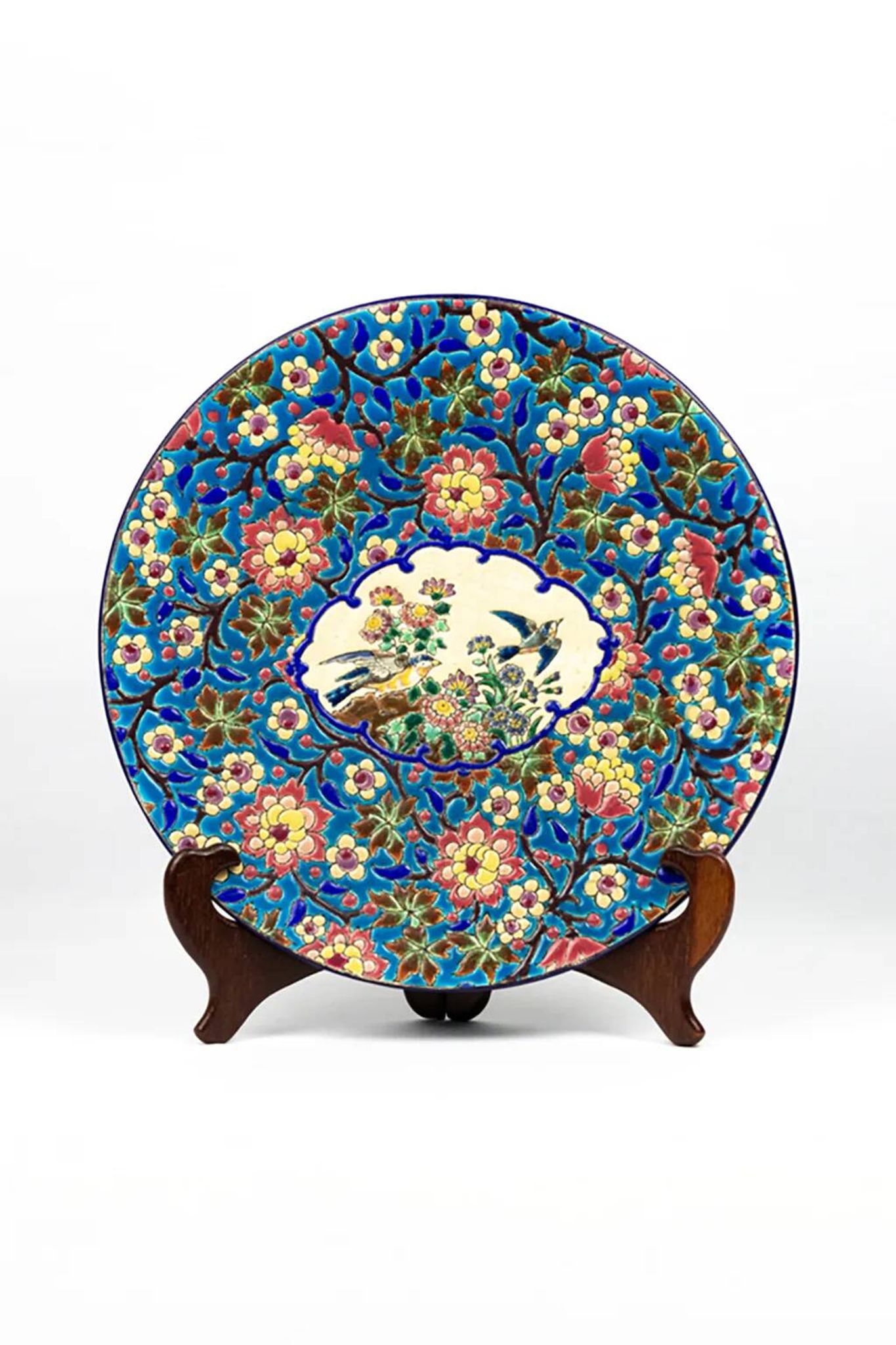 Plat en émaux de Longwy – Décor d’oiseaux et fleurs polychromes – 1950