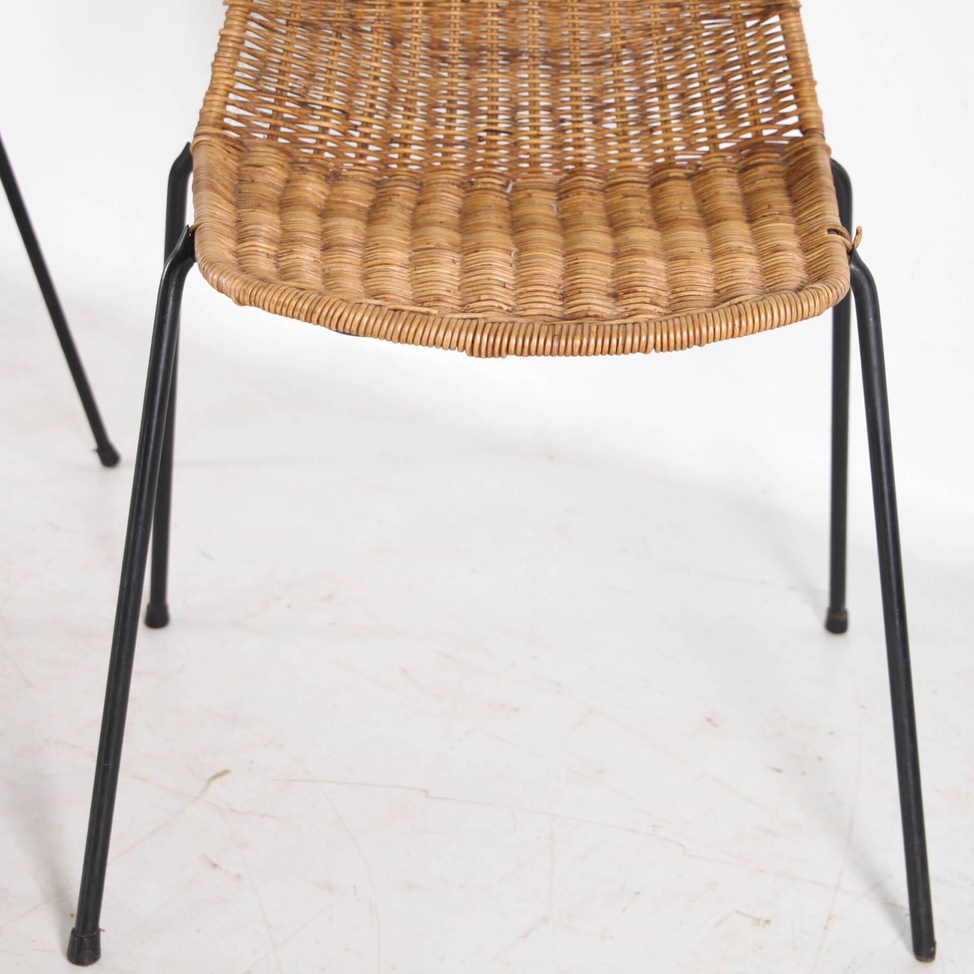 Set of 4 wicker and iron chairs