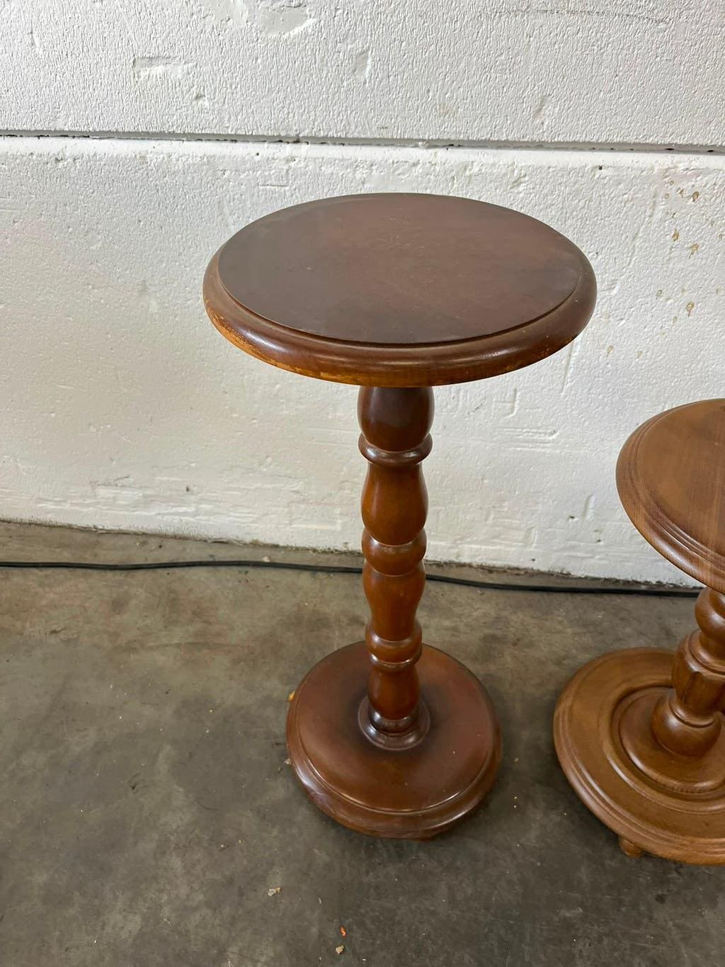 Vintage round wooden side table / guéridon / support