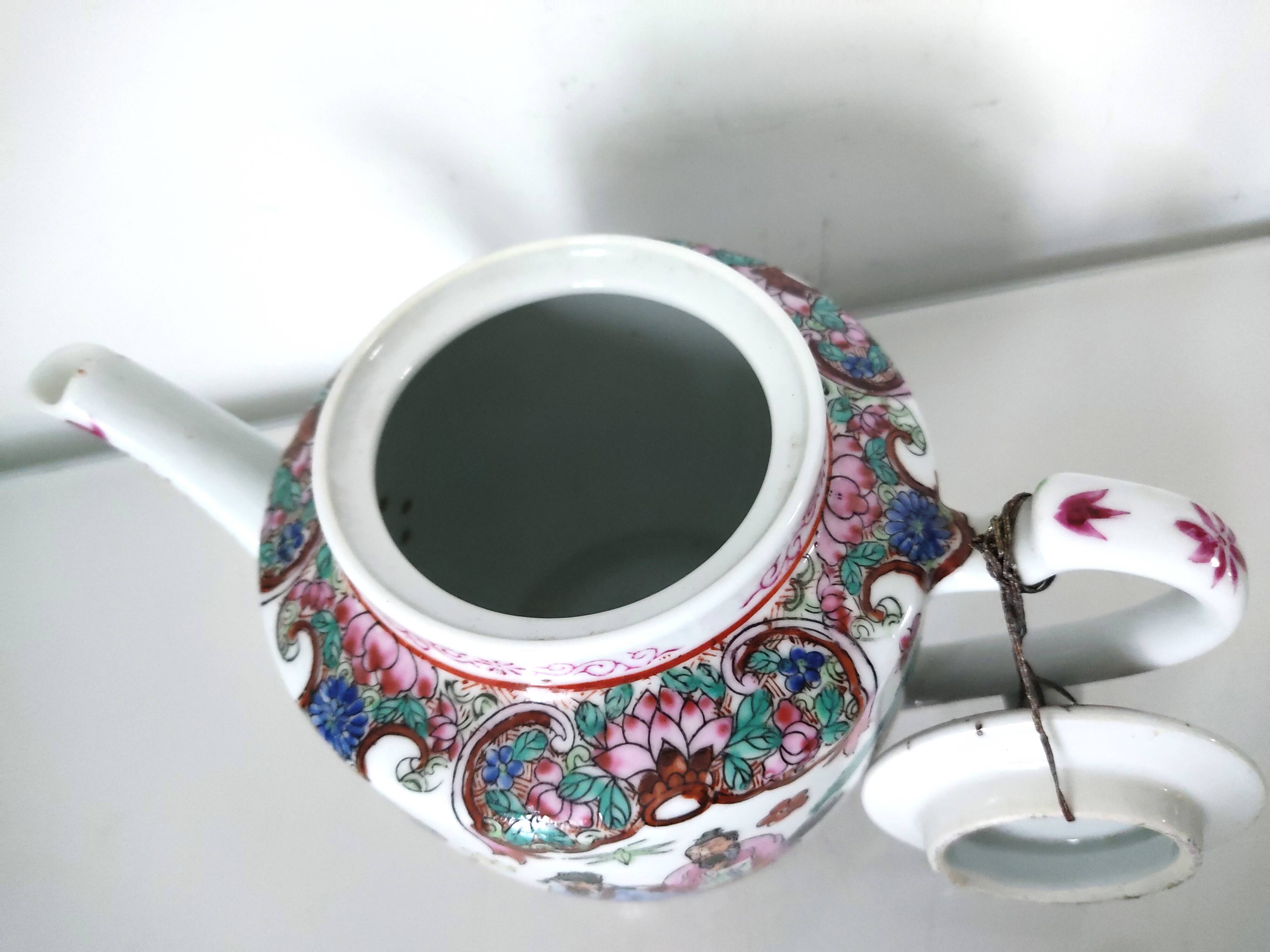 Théière porcelaine chinoise personnages fleurs