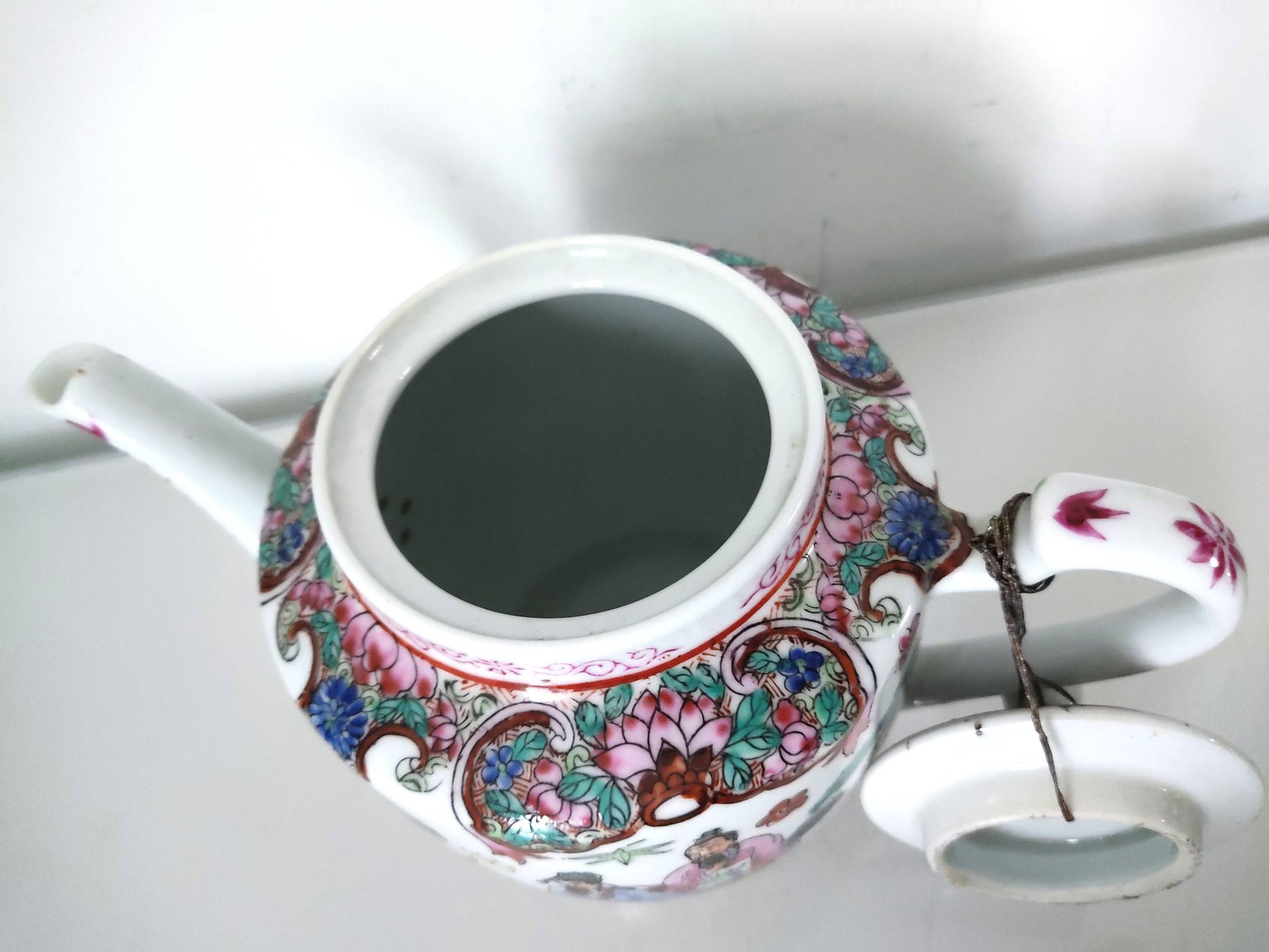 Chinese porcelain teapot flower characters