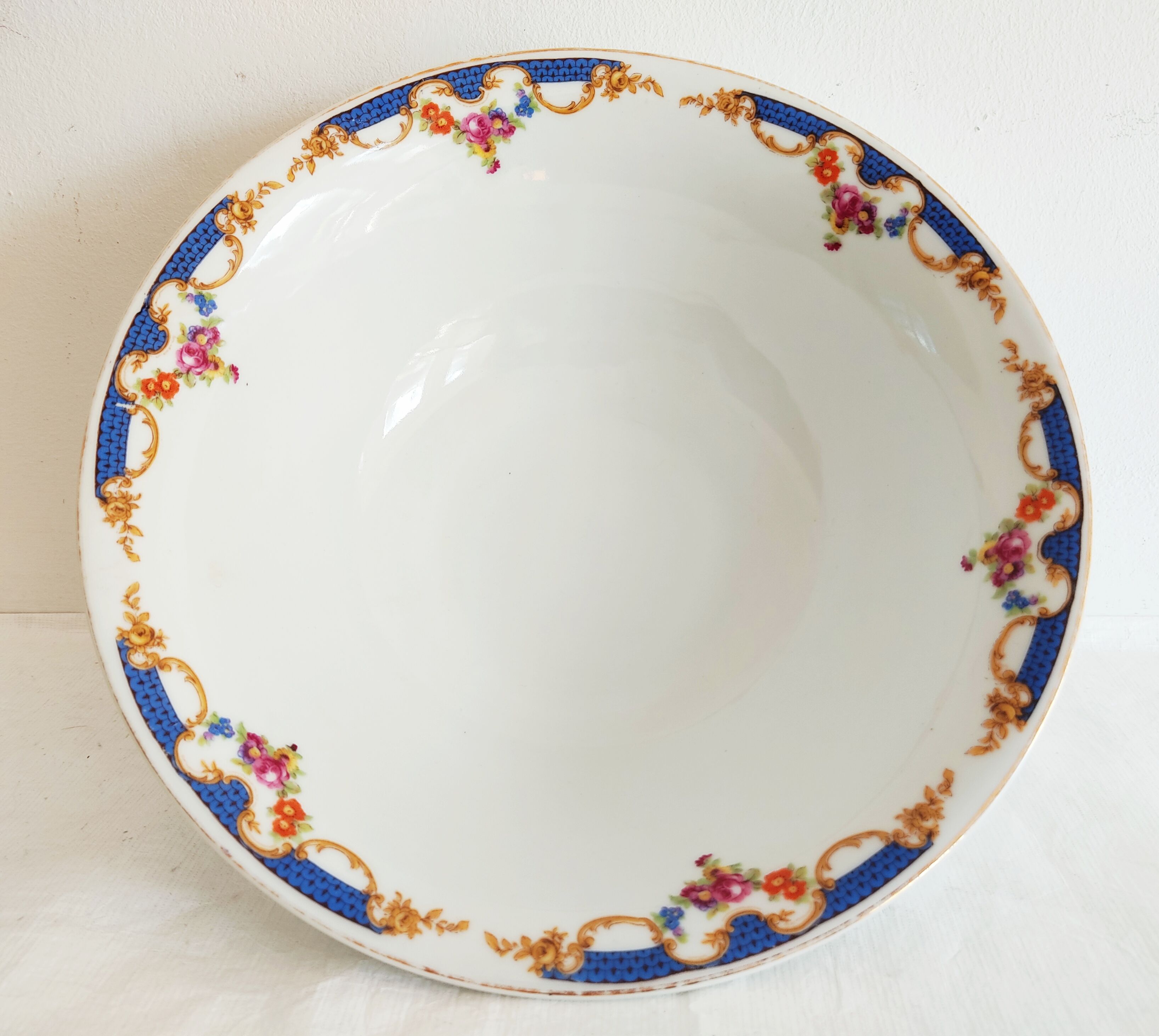 Porcelain Langenthal Switzerland Soupière, Cut on foot and bowl