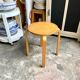Tabouret en bois clair