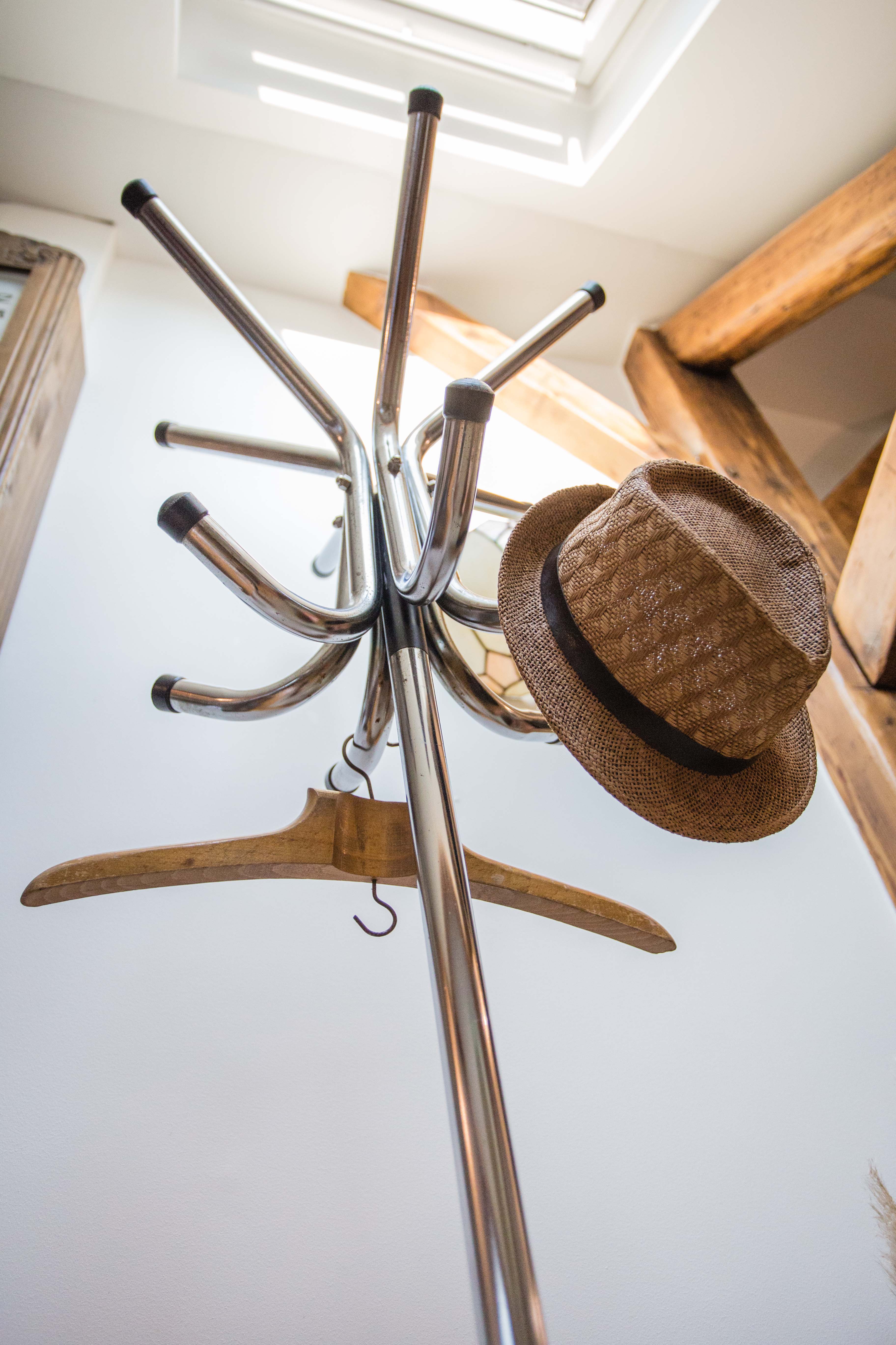 Metal parrot coat rack