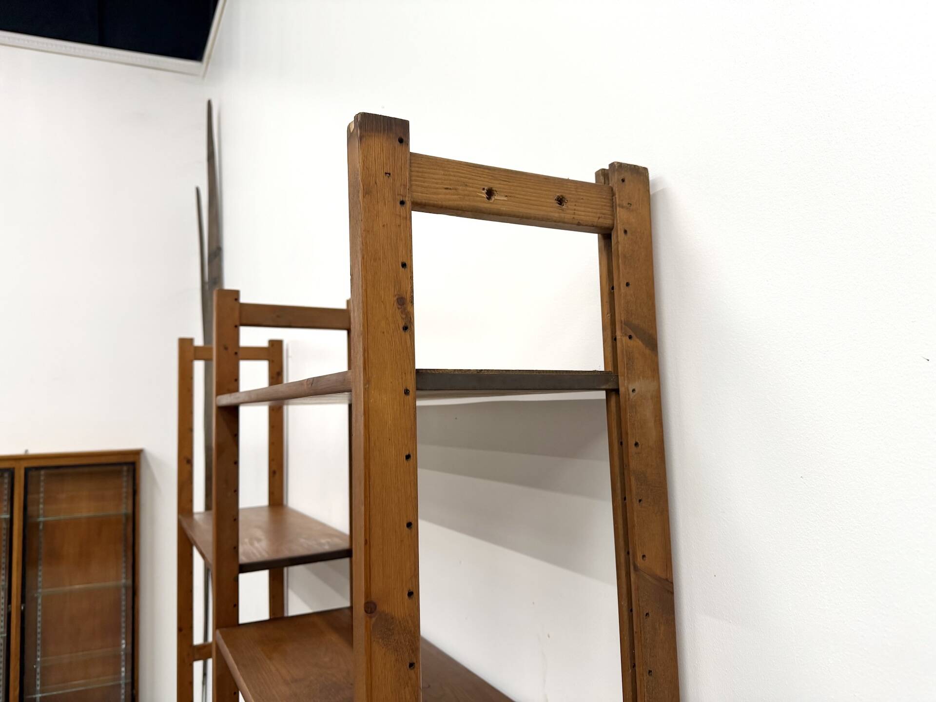 XXL Modernist Library in Solid Pine – 1950s Design – L164 cm