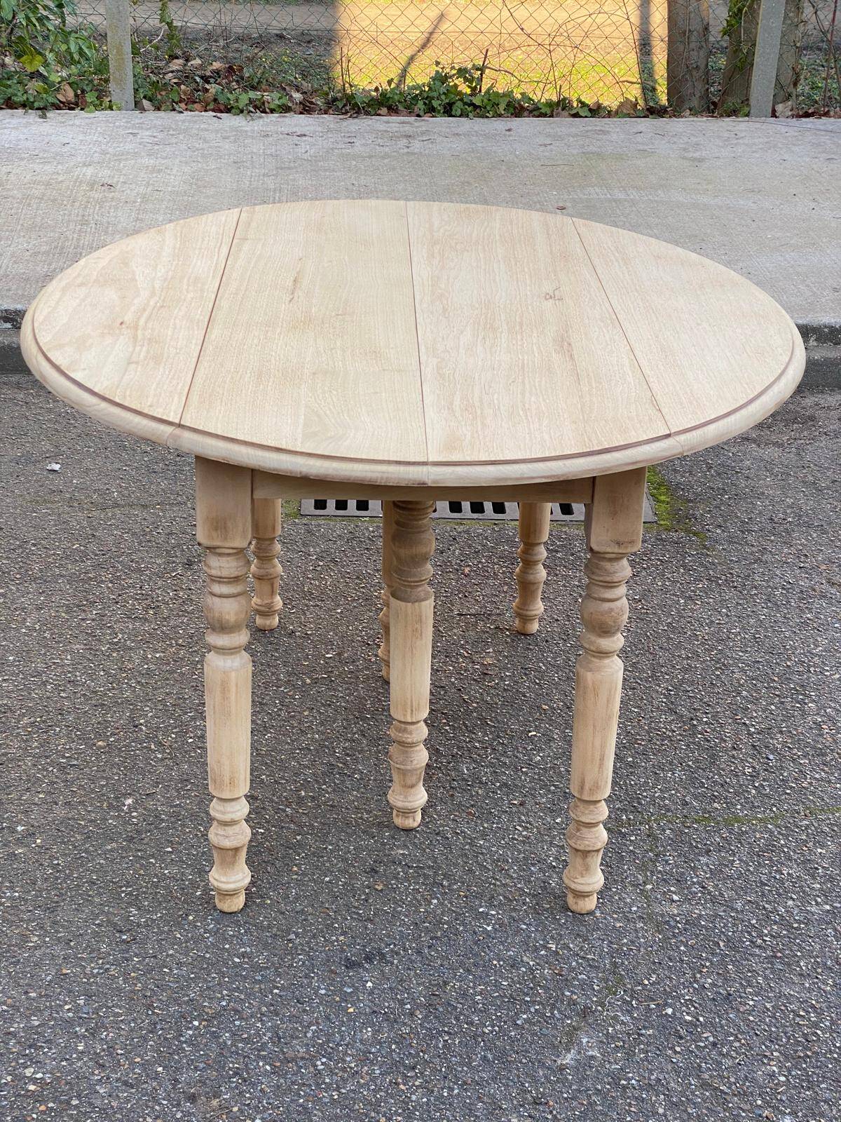 Renovated round extendable dining table with flaps, 6 extensions, 300cm.
