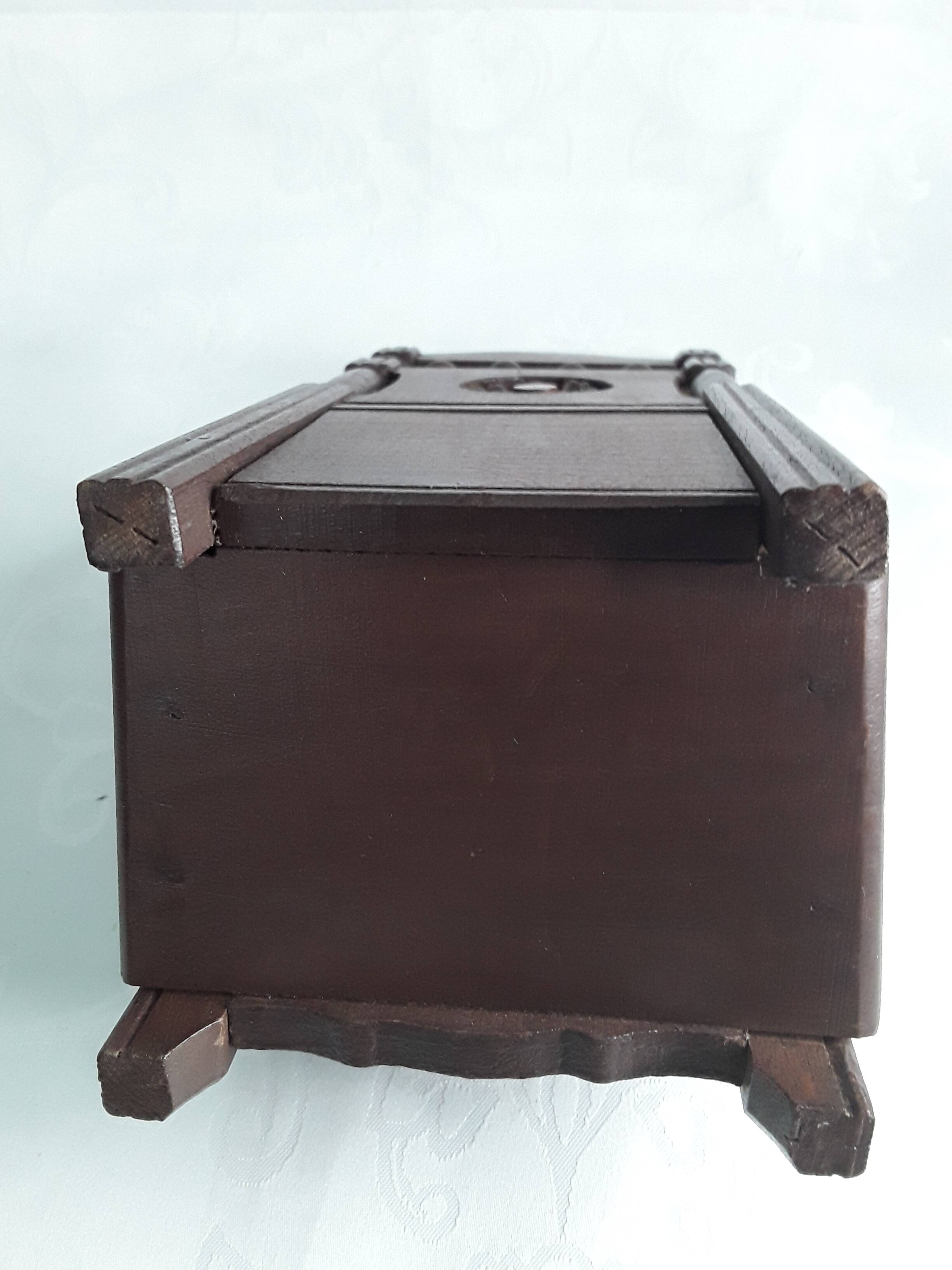 Ancienne Chaise bretonne en bois sculpté