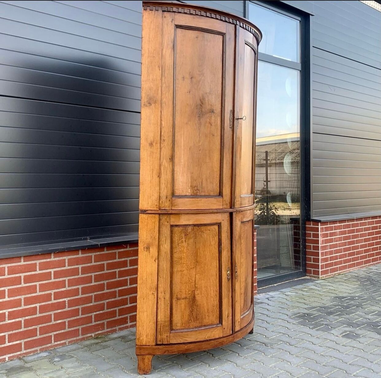 Louis Seize Oak corner cabinet with a quarter curved front