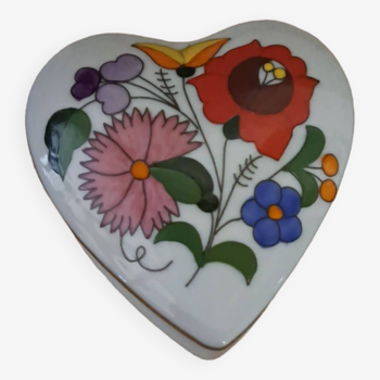 Heart-shaped kalosca porcelain jewelry box