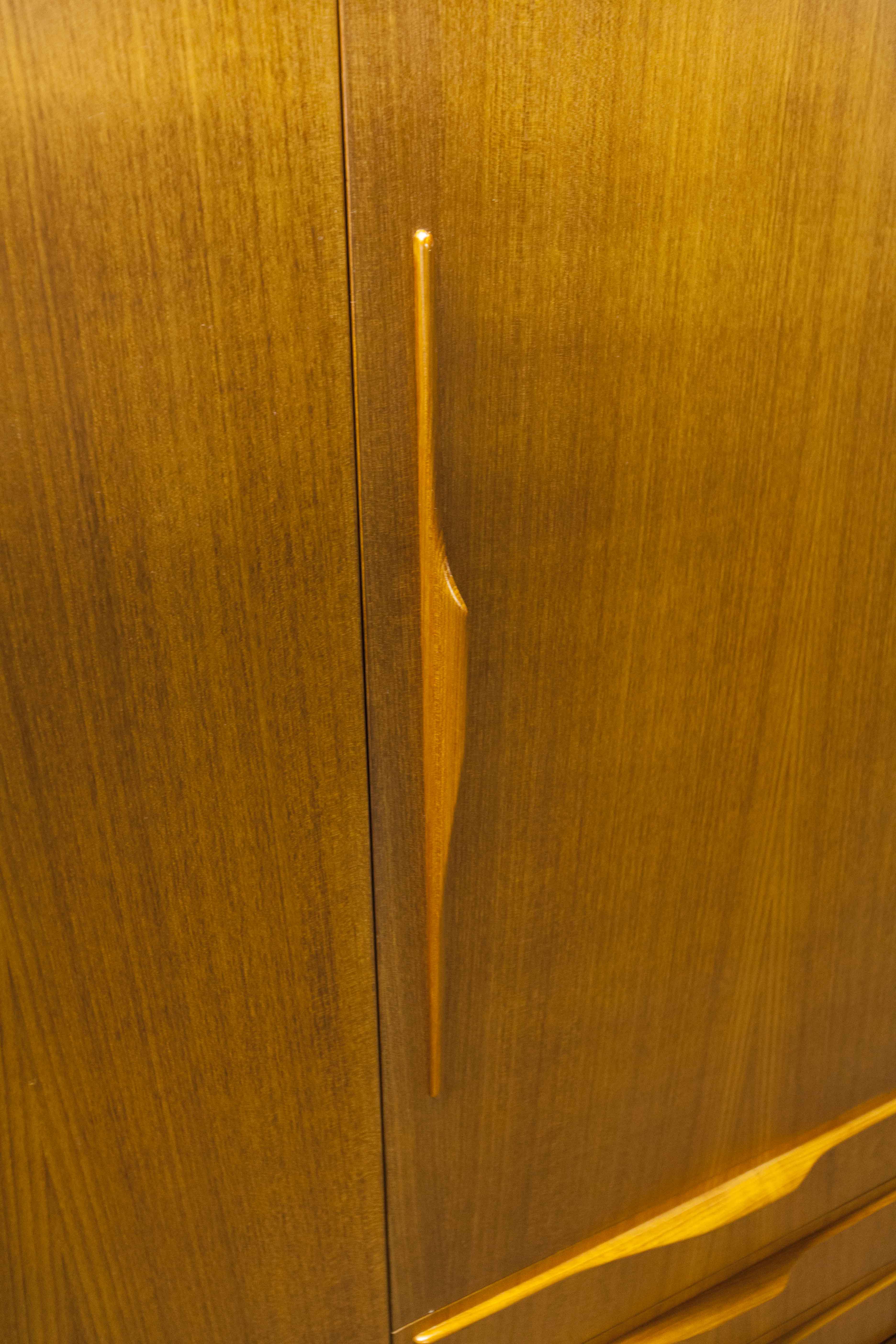 Armoire scandinave en teck 1969 NF Ameublement 202