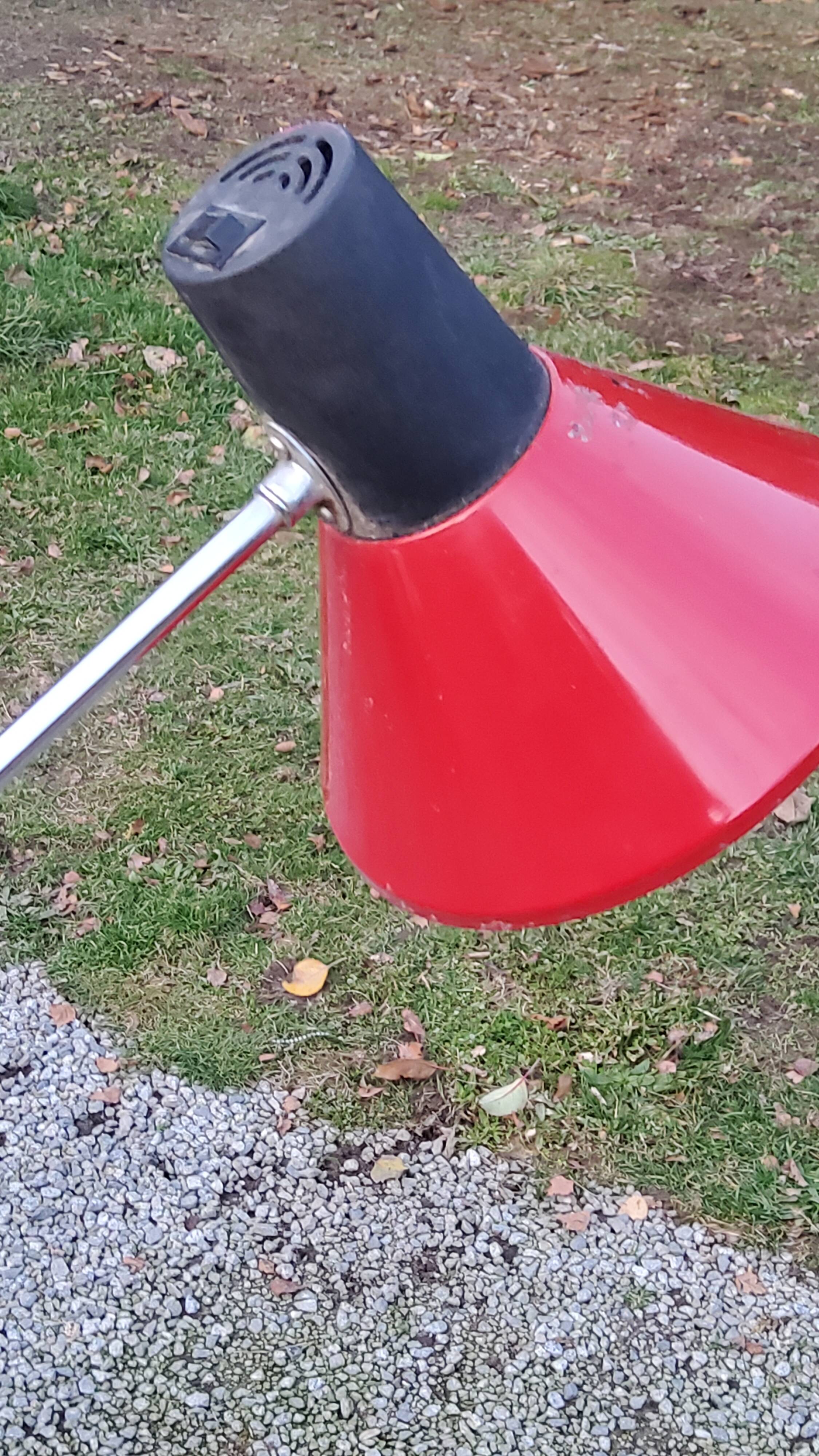 Designer reading lamp from the 70s in chrome and red lacquered sheet metal