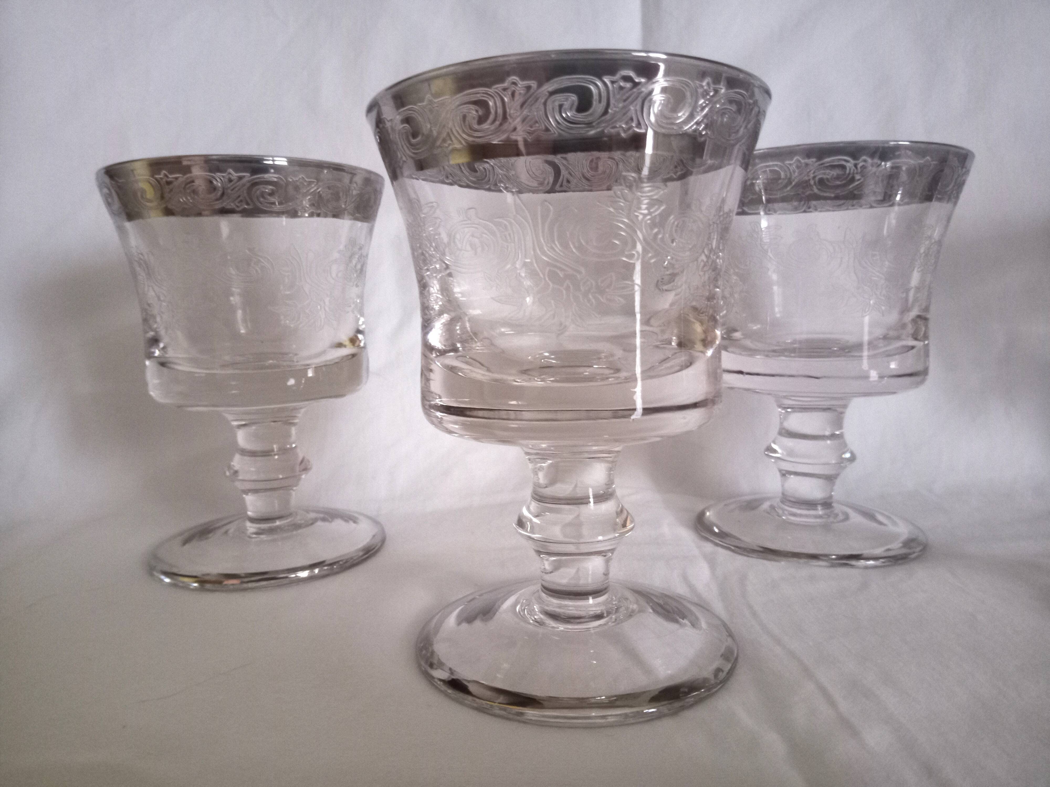 Set of 5 engraved Murano wine (or water) glasses, silver rim