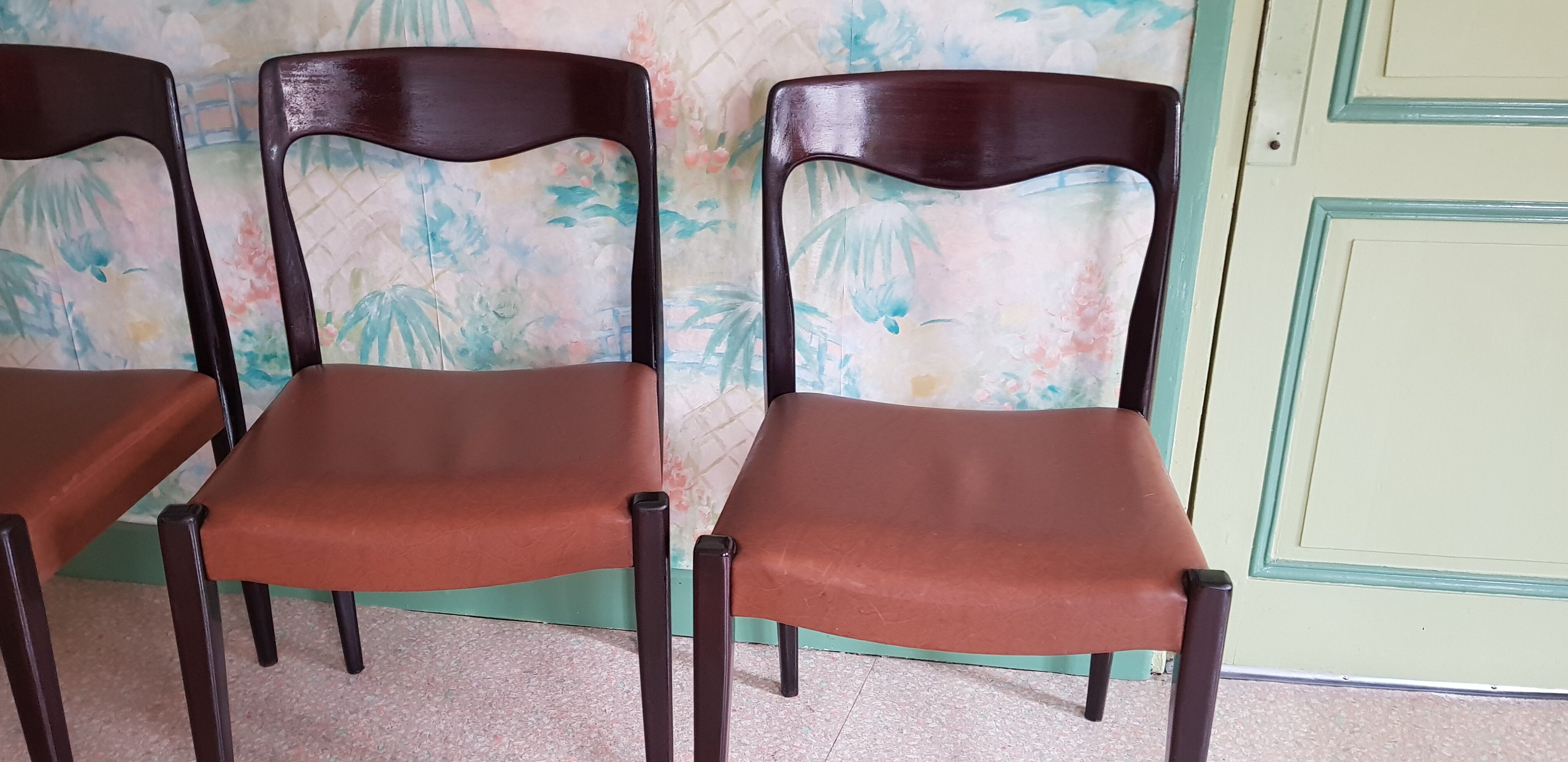 Suite de 4 chaises Moller