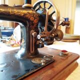 Machine sewing manual and Original portable, Victoria from 1894