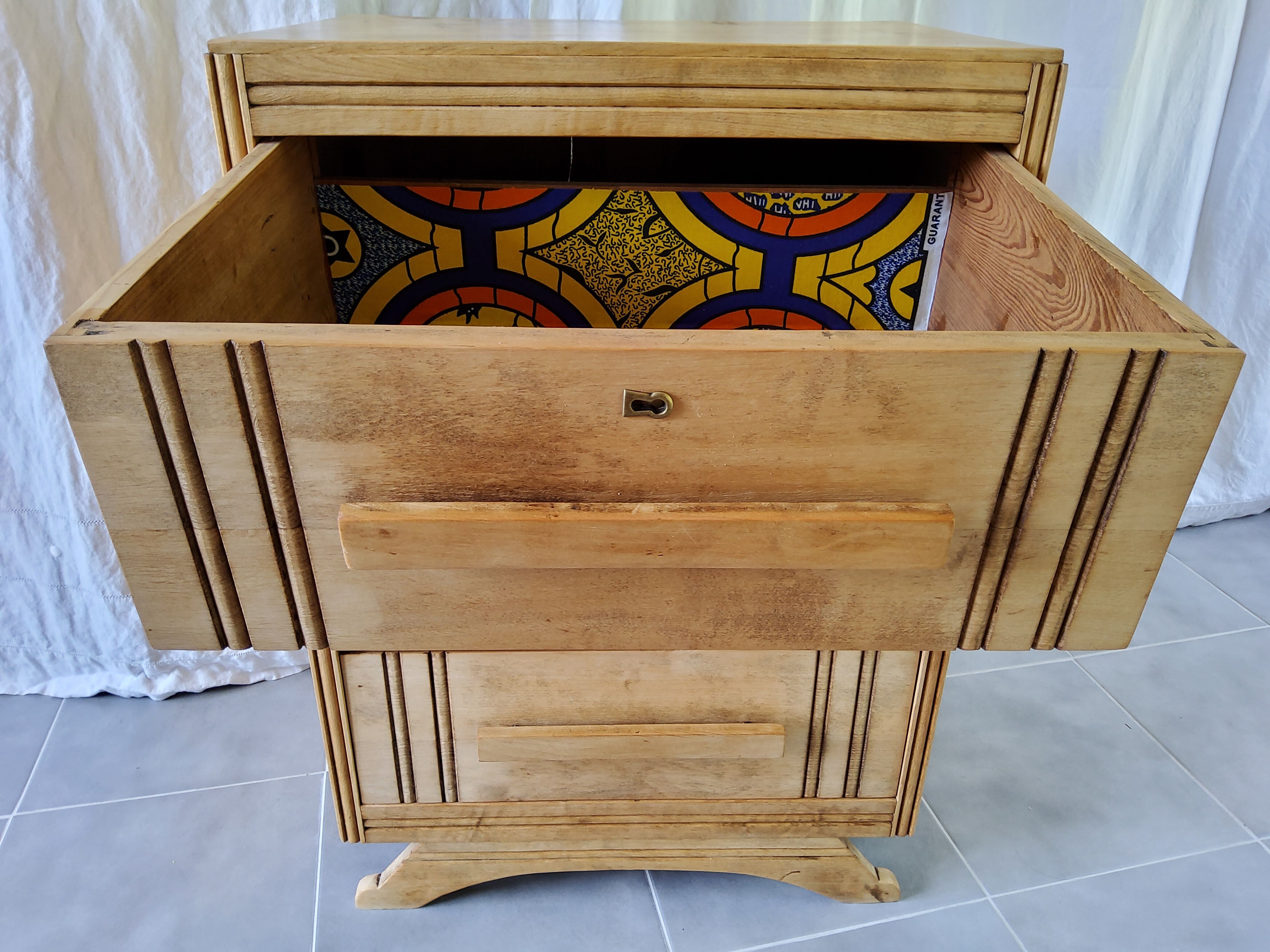 Art deco chest of drawers