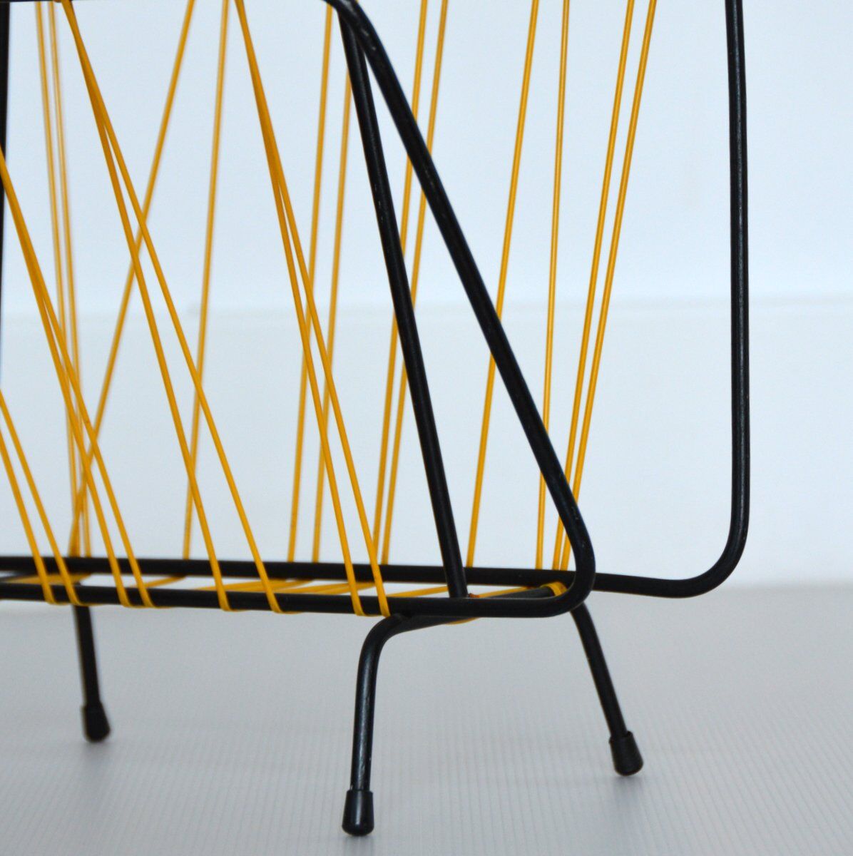 Magazine holder metal and scoubidou 1950s