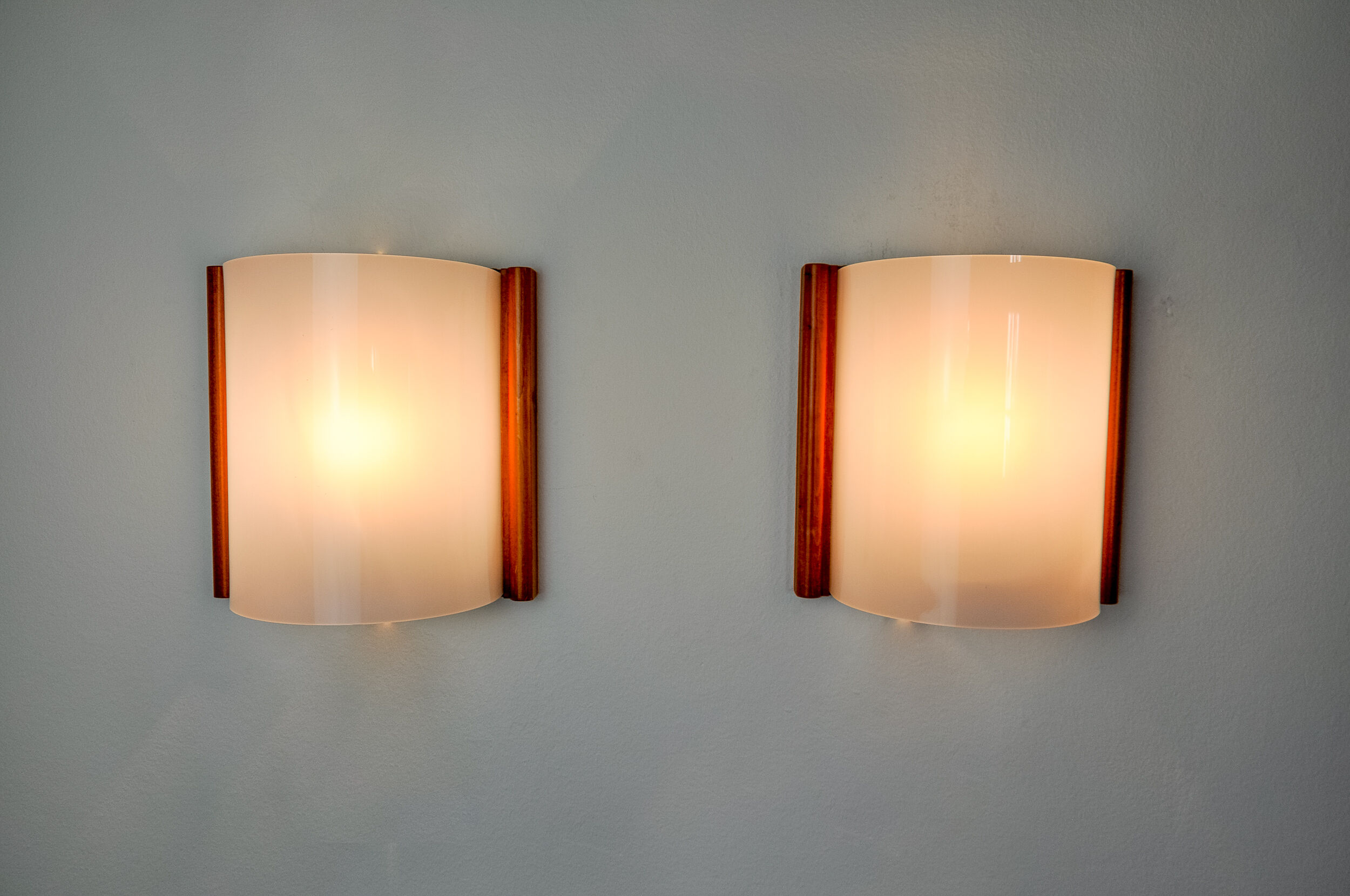 Pair of Mediterranean wall lamps, pine and methacrylate, 1980, Spain