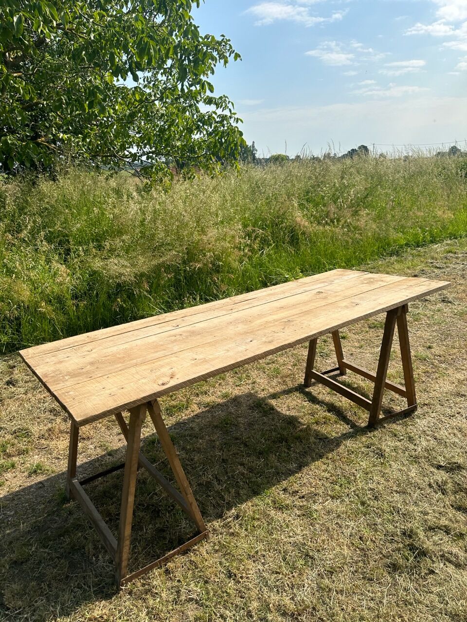 Table and trestles fir tray