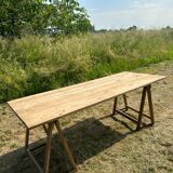 Table and trestles fir tray