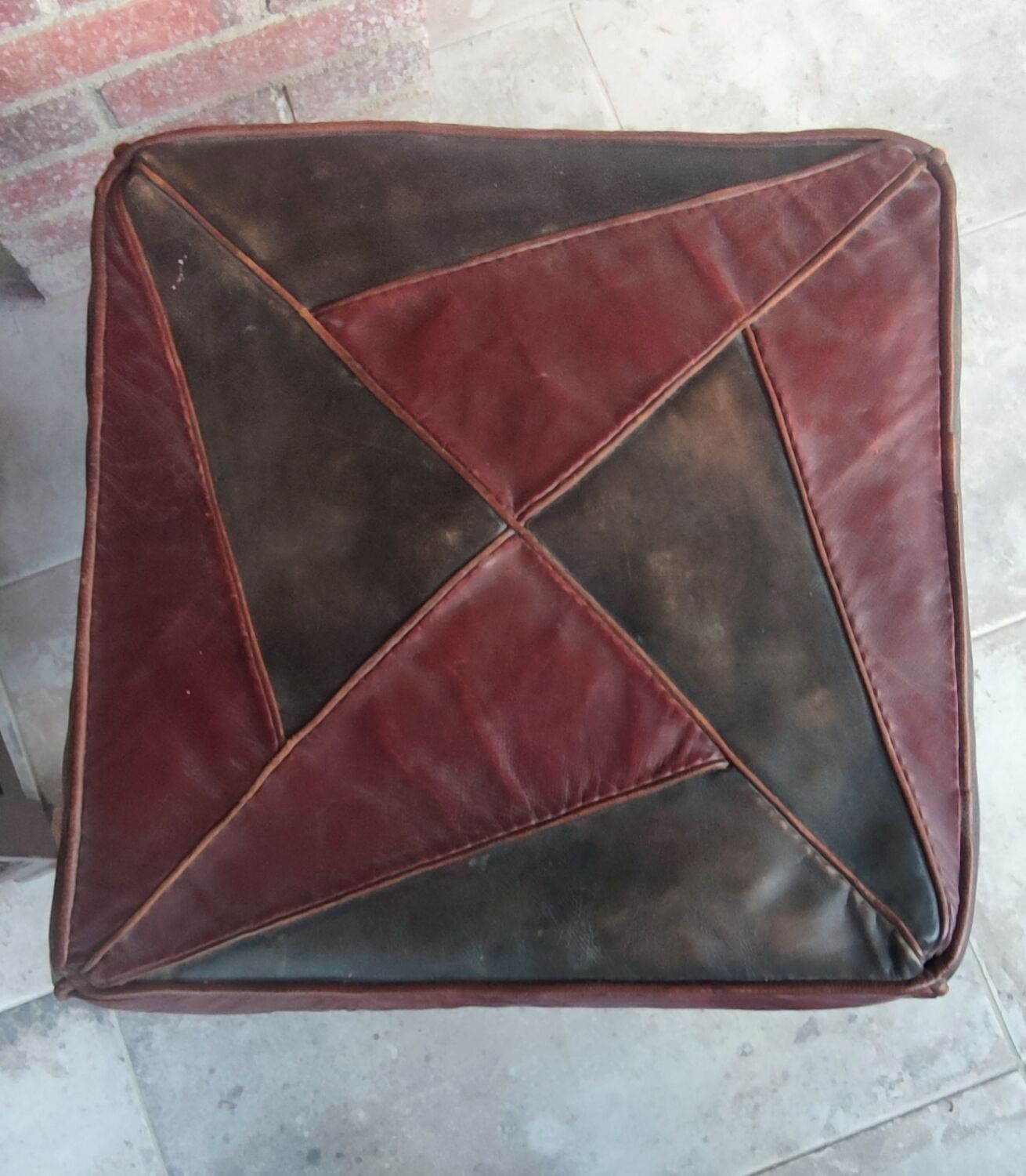 Ensemble 3 pièces meuble, fauteuil et pouf bois sculpté