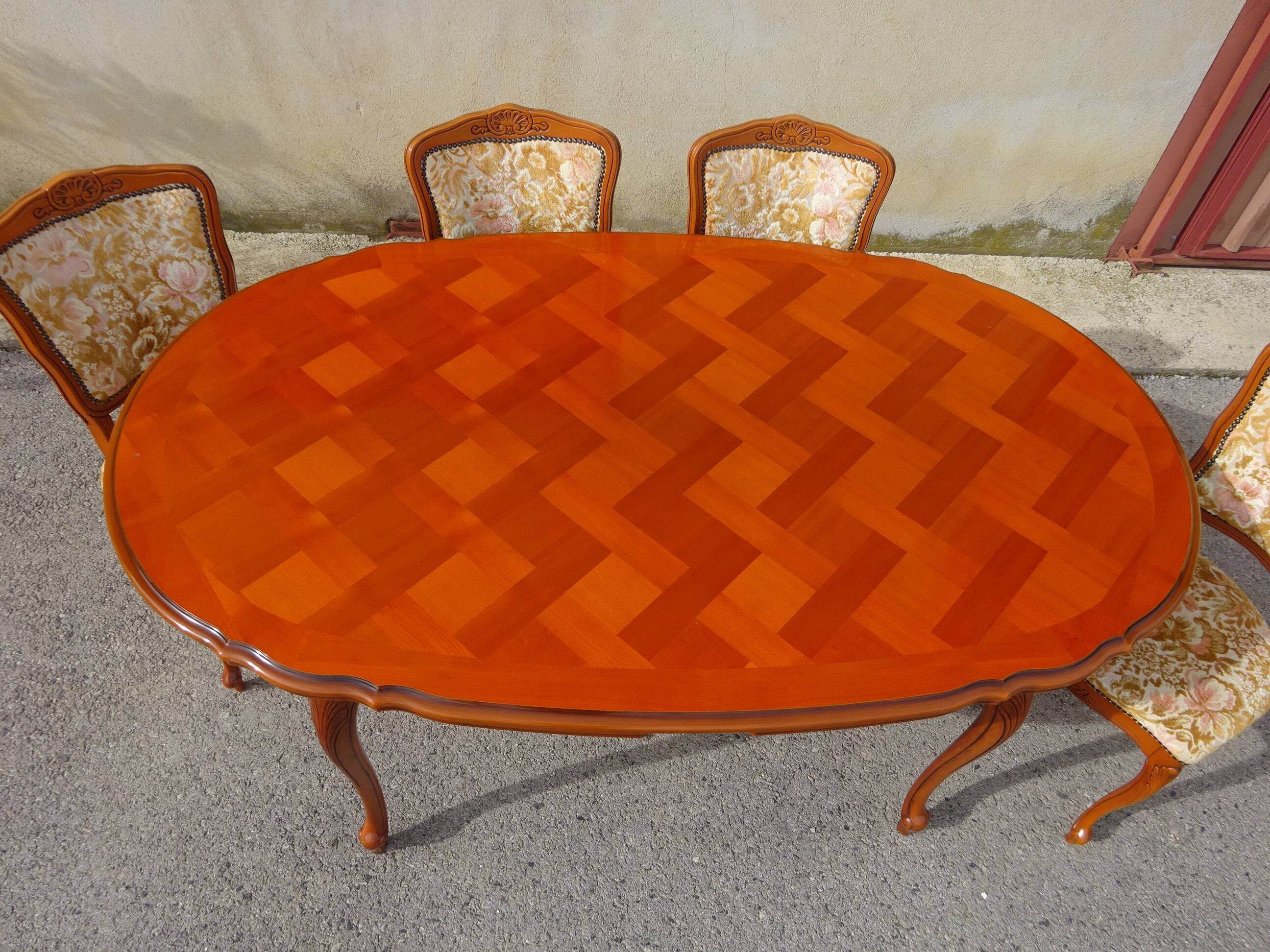 Table ovale avec rallonges, style Louis XV