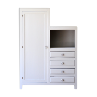 Asymmetrical cabinet