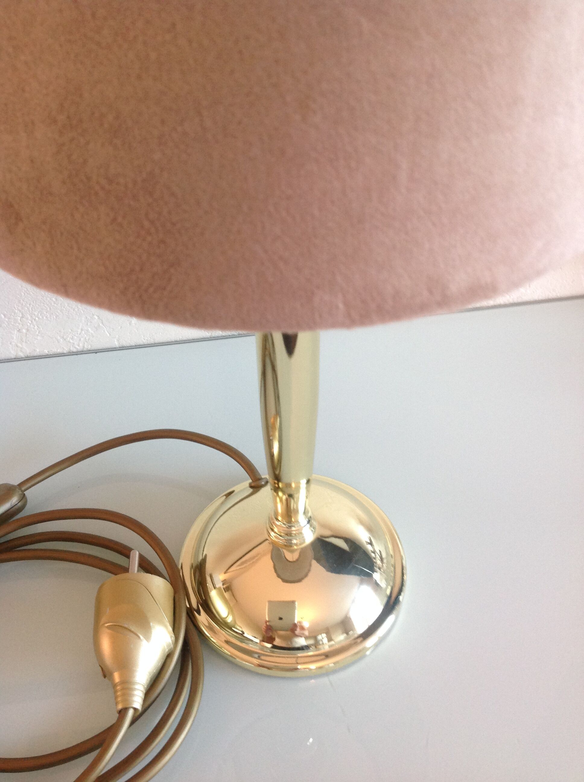 Lampe en  métal doré et abat jour peau de peche / vintage années 70-80