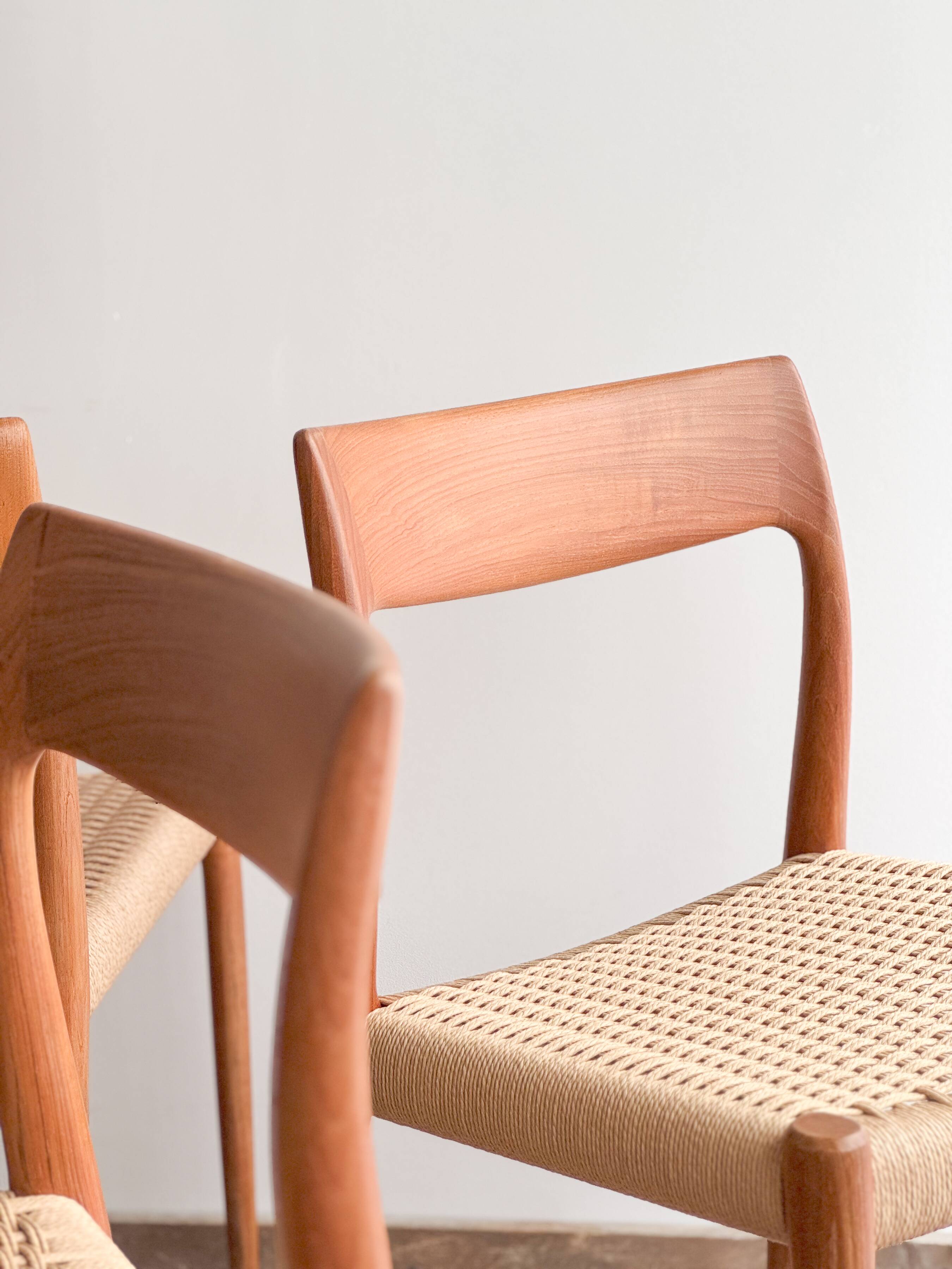 Chaises danoises en teck Mid-Century par Niels O. Møller # 77 & 57 Set de 8