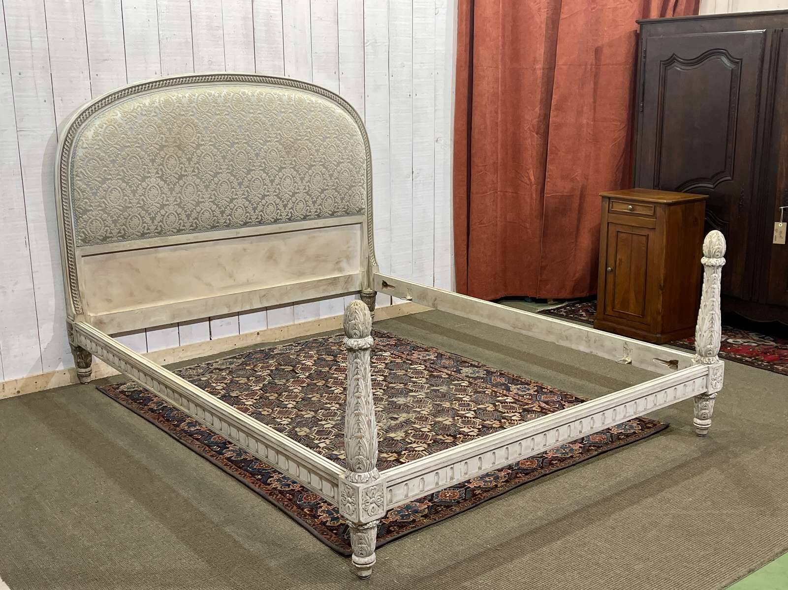 Louis XVI beech bed known as "à la Balleroy", early 20th century