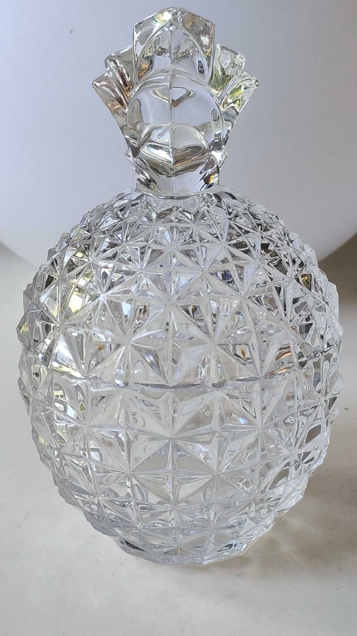 Sugar box in molded crystal