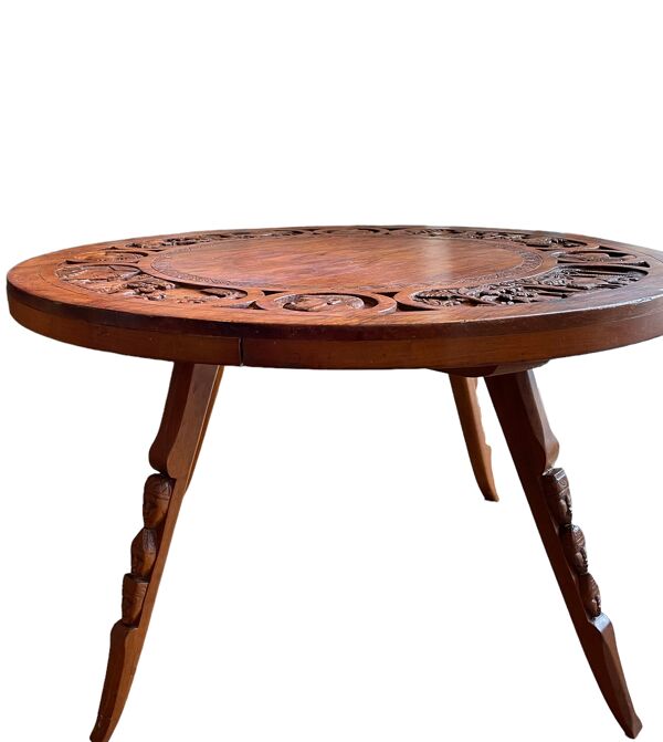 Table basse circulaire tripode en bois sculpté