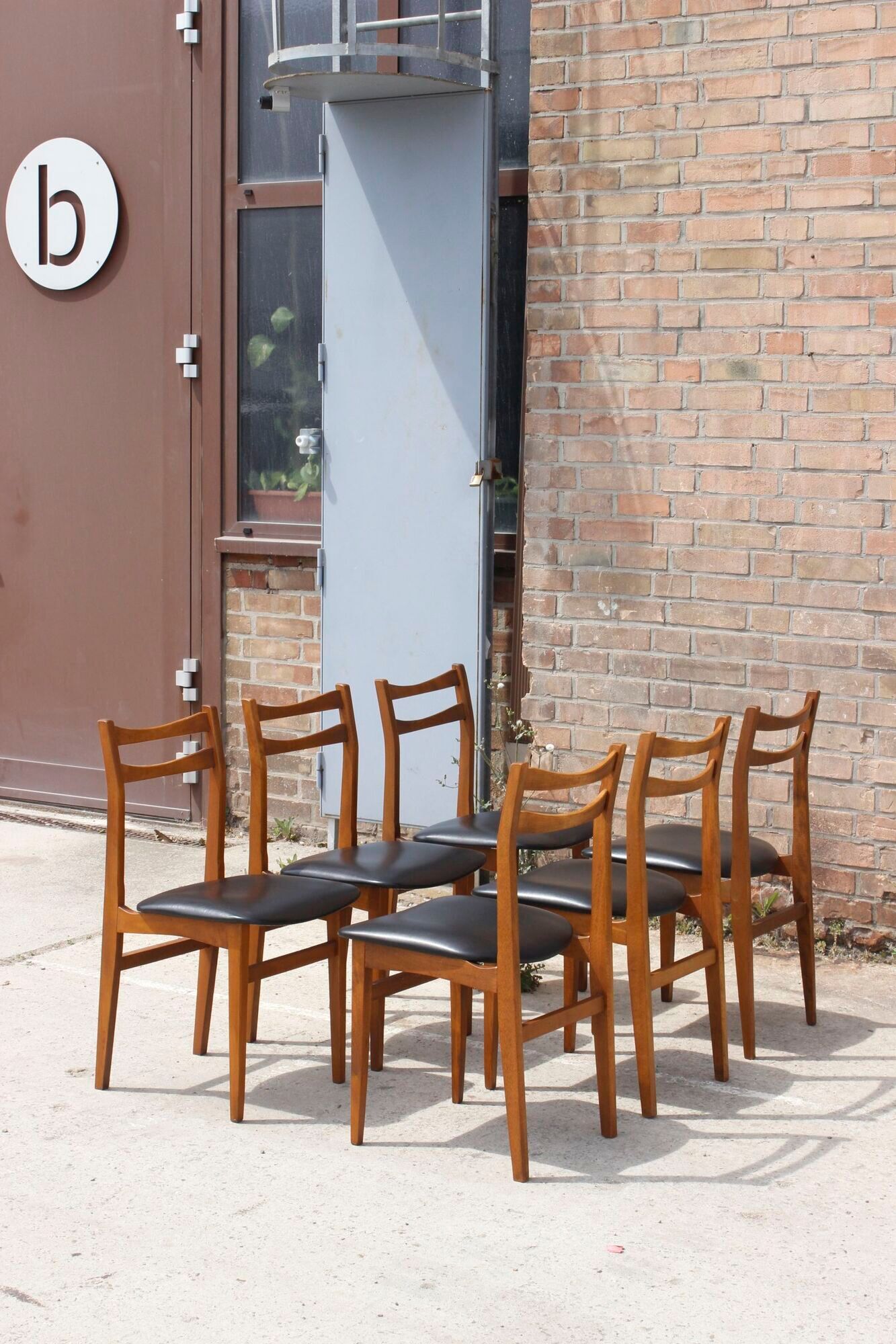 Set of 6 Scandinavian chairs in beech and black skaï, 1960s
