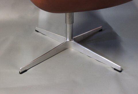 Cognac classic leather designed by Arne Jacobsen Swan Chair