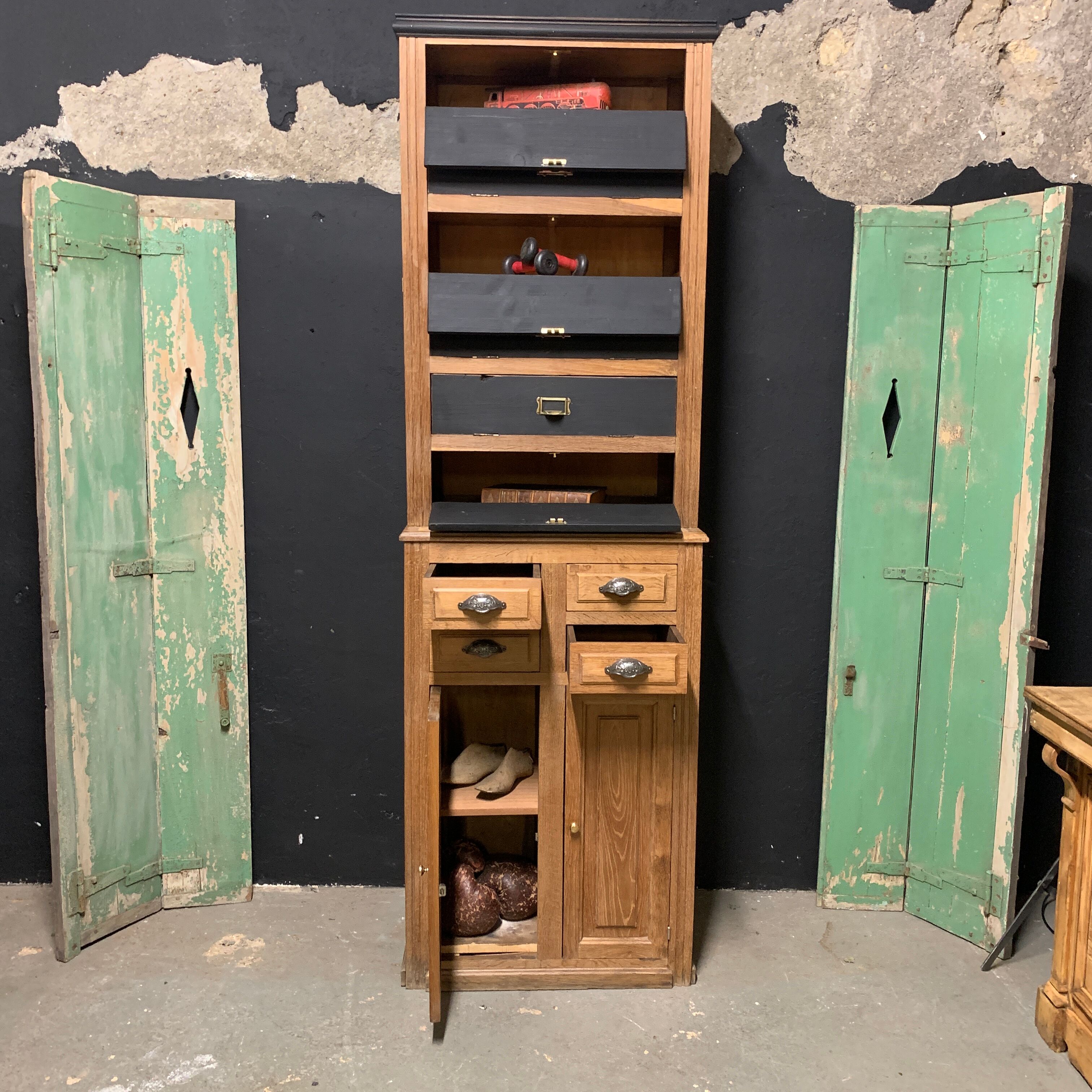 Notary's trade furniture with oak clamshell 1930