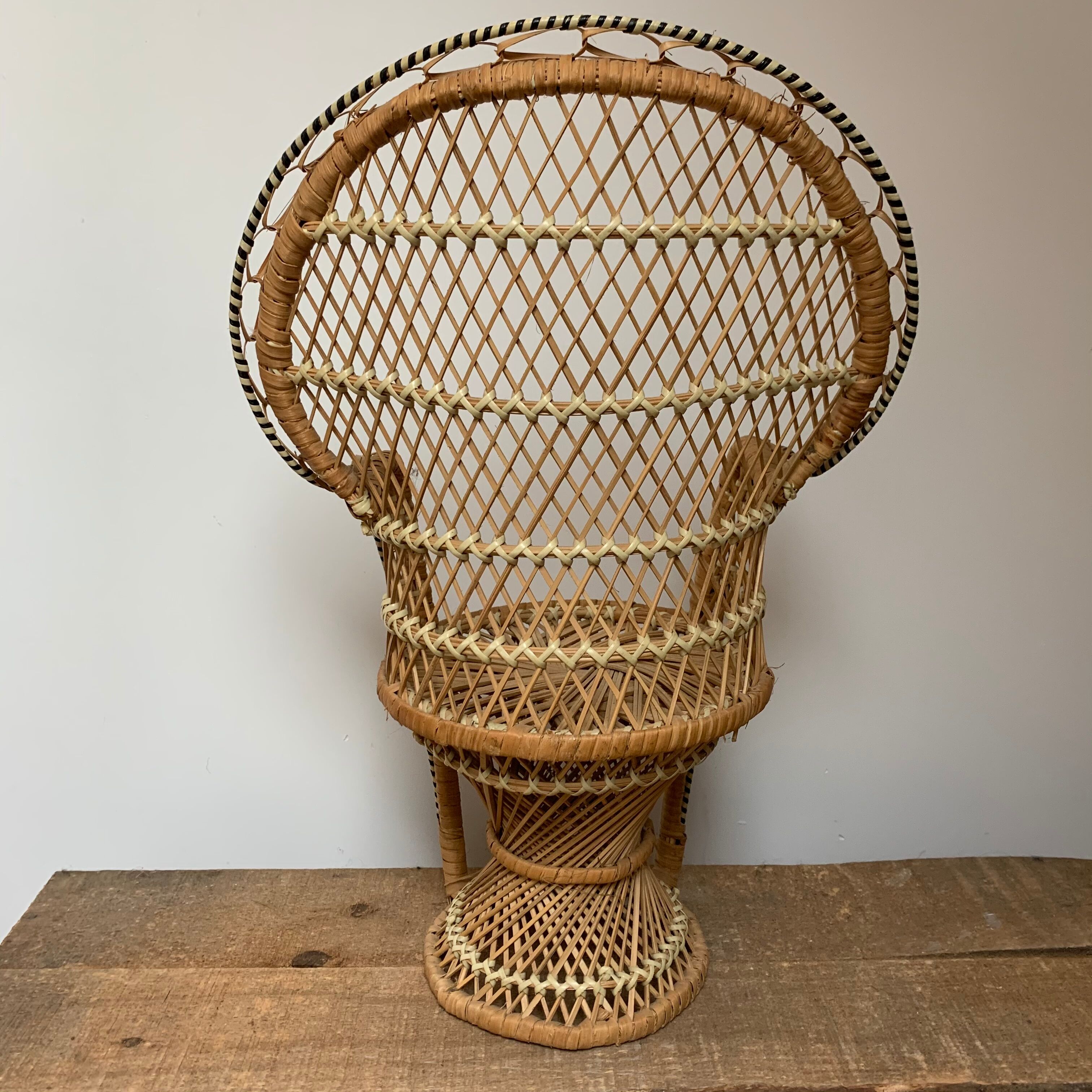 Emmanuelle doll chairs