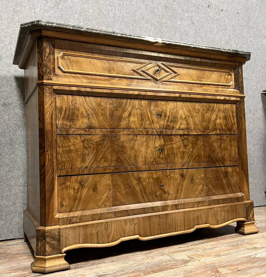 Louis Philippe period chest of drawers in burr walnut circa 1830