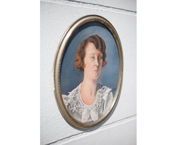 Portrait femme peint signé dans cadre oval, cadre mural, cadre bois et stuc peint, cadre vintage