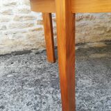 House Regain elm table with two extensions