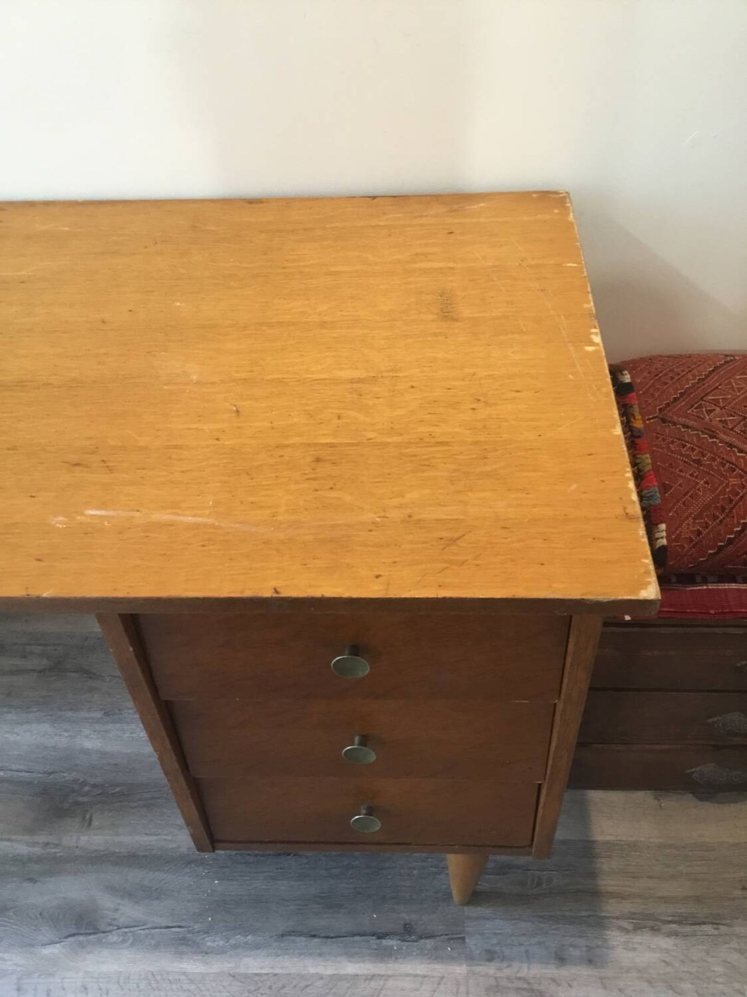 Bureau scandinave années 60 pieds compas