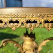 Table ronde en marbre et bronze doré