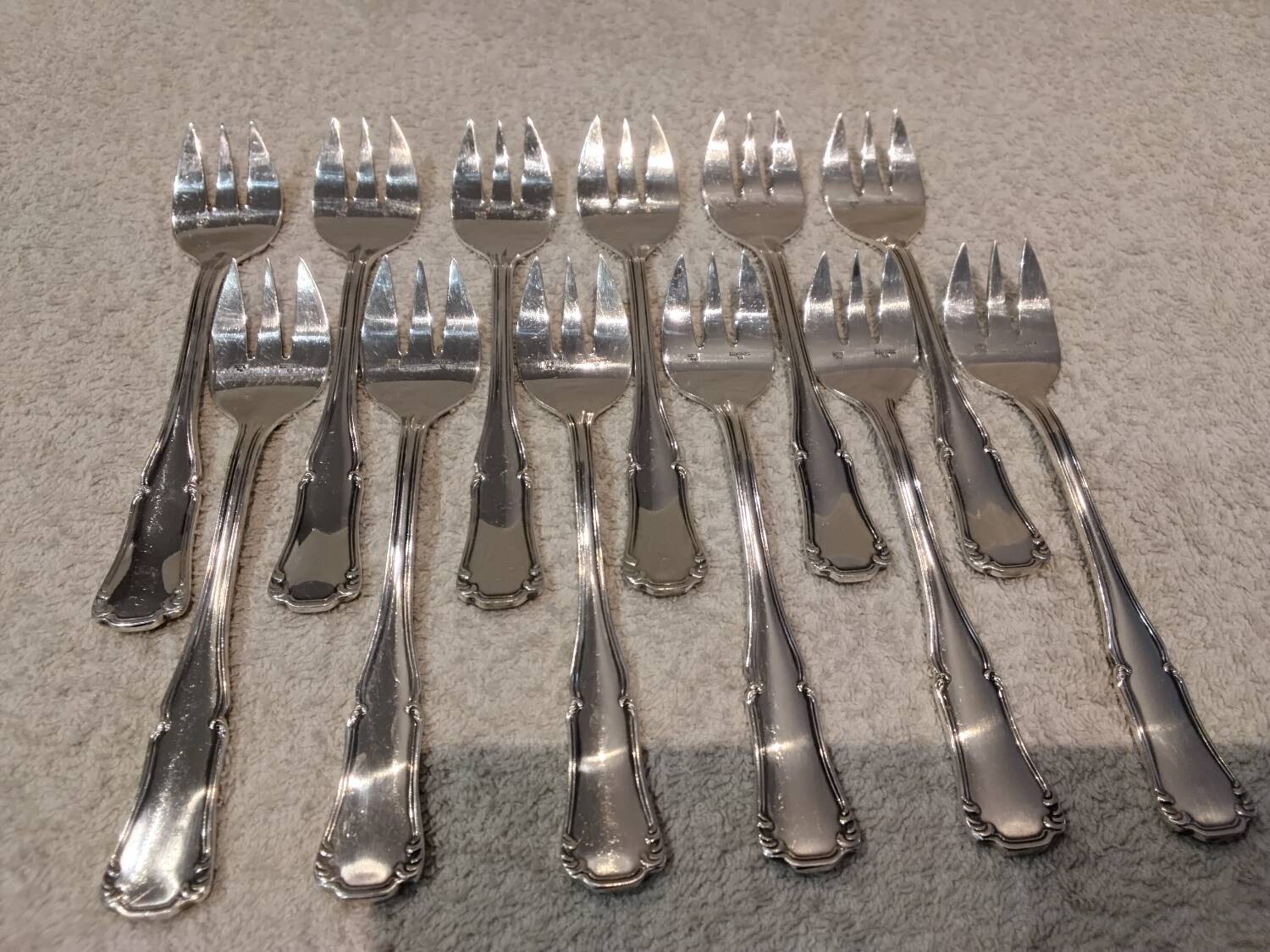 12 silver-plated oyster forks by silversmith Ercuis Valencay