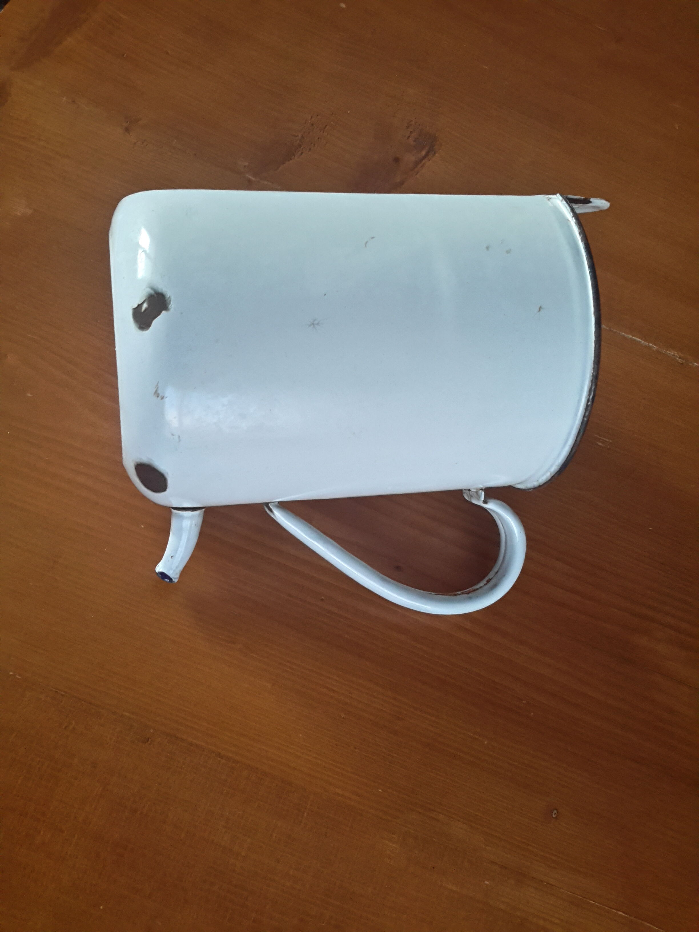 Enamelled water fountain