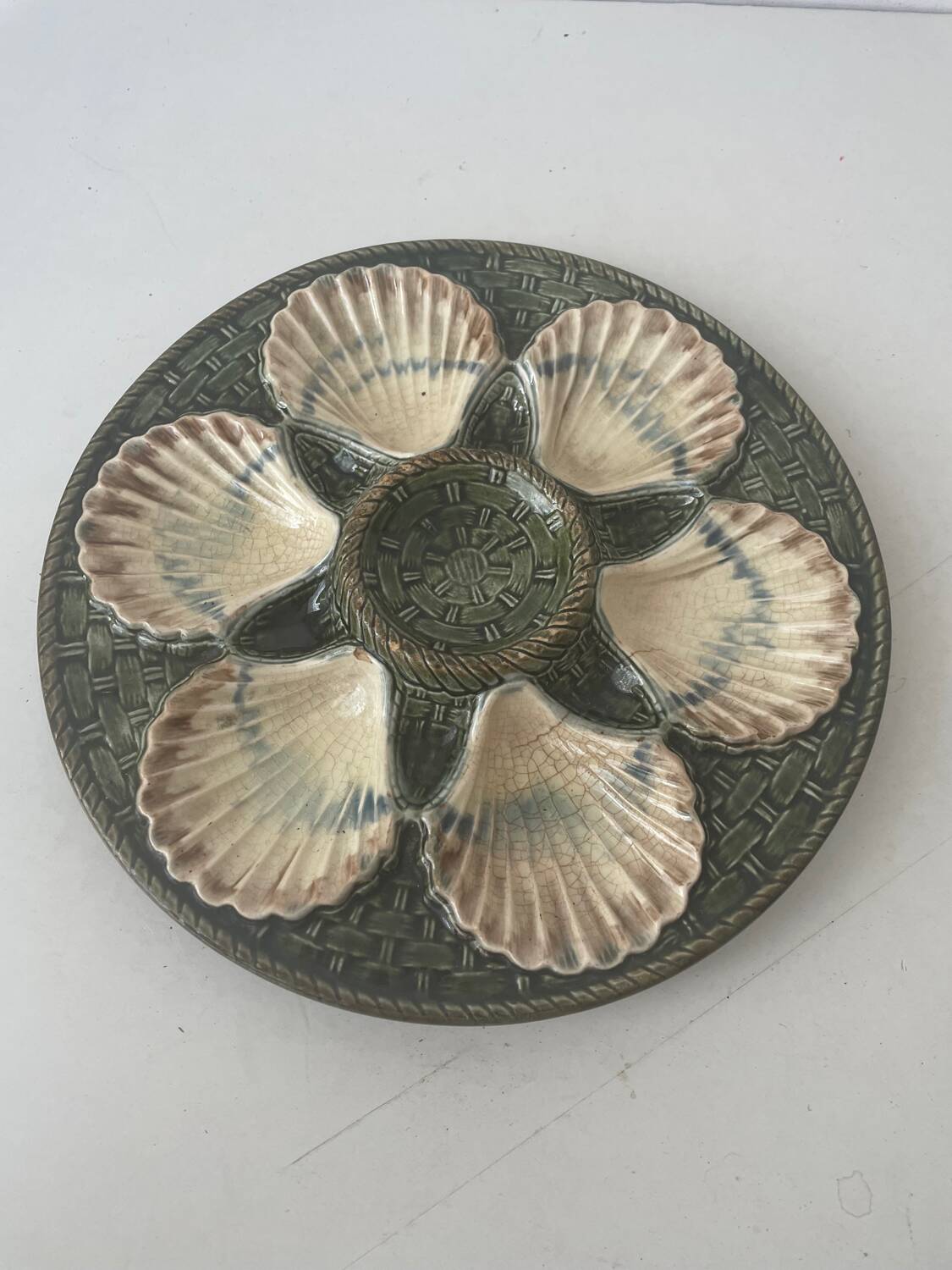 Barbotine oyster plate
