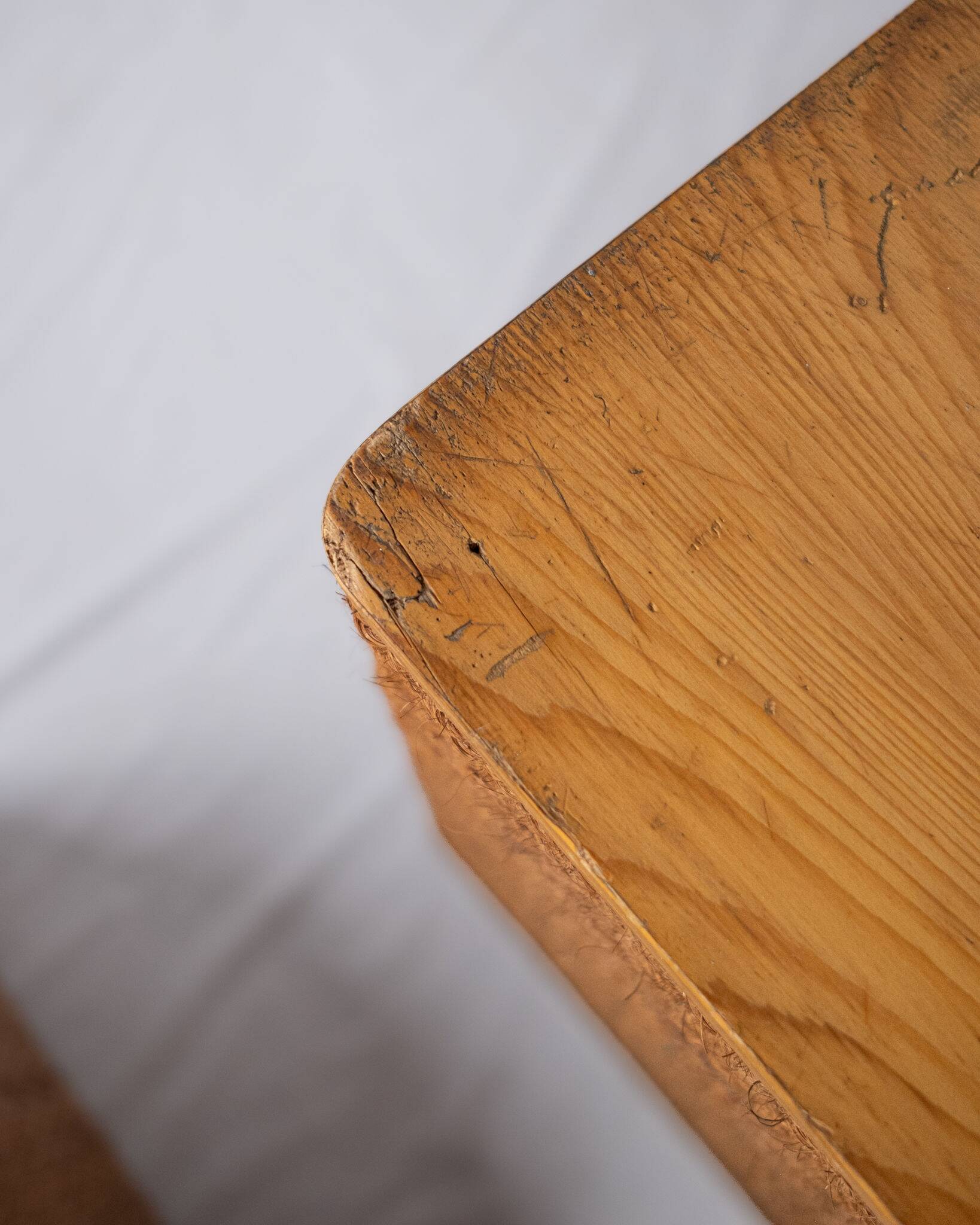 Series of 4 low tables made of cord and pine, France, 1980s.