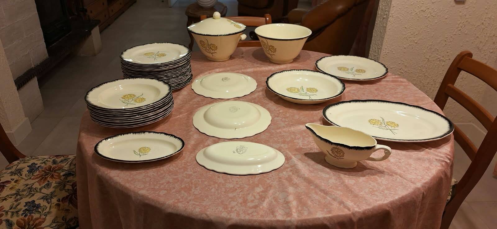 complete service in yellow earthenware Ainay Salin France