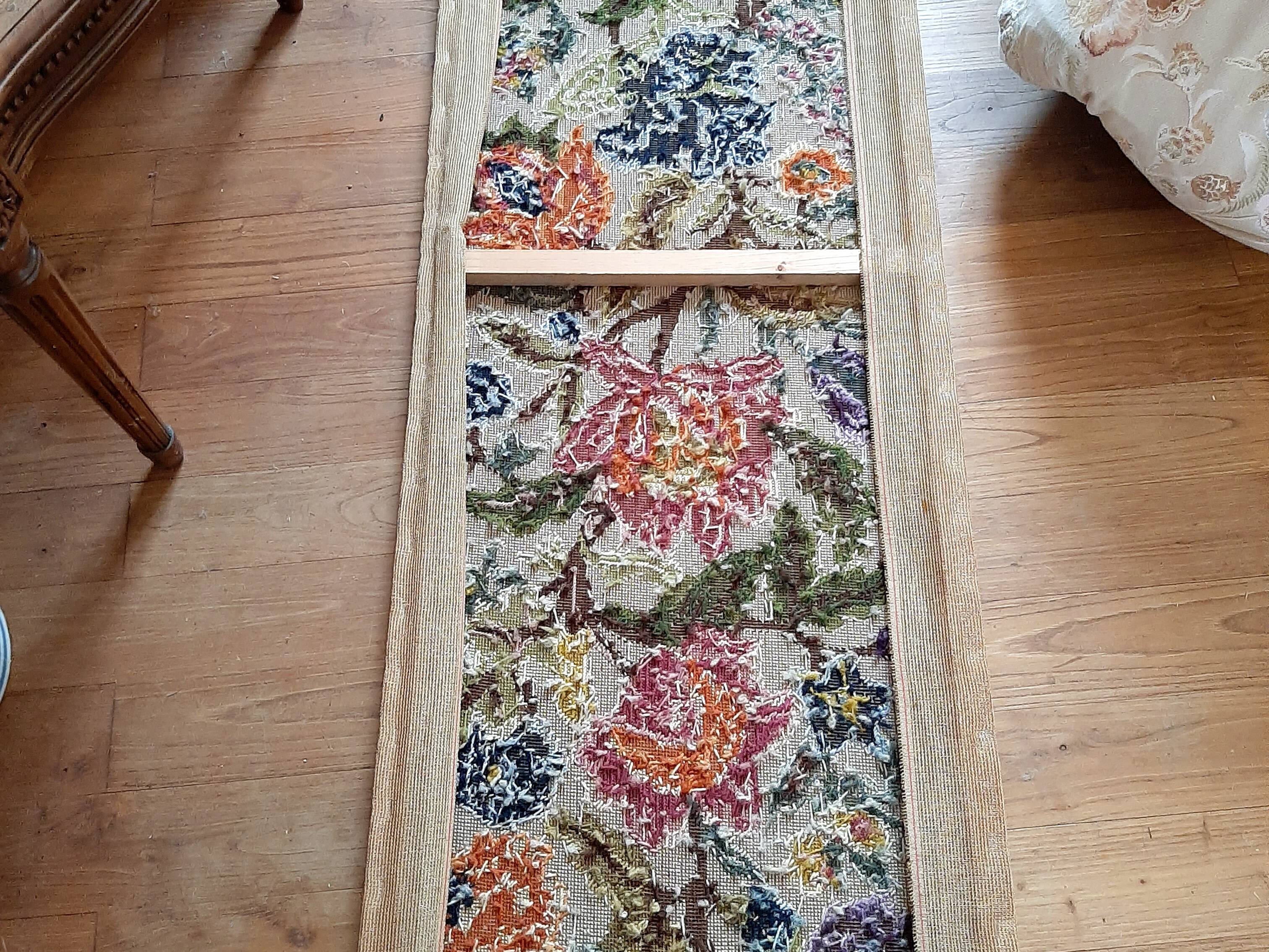 1970s wall tapestry with large multicoloured flowers