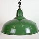 Lampe suspendue en émail vert britannique industriel, années 1960