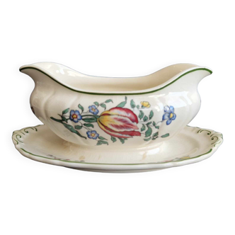 Beautiful small earthenware sauce boat from Villeroy and Boch Mattlach model 1562