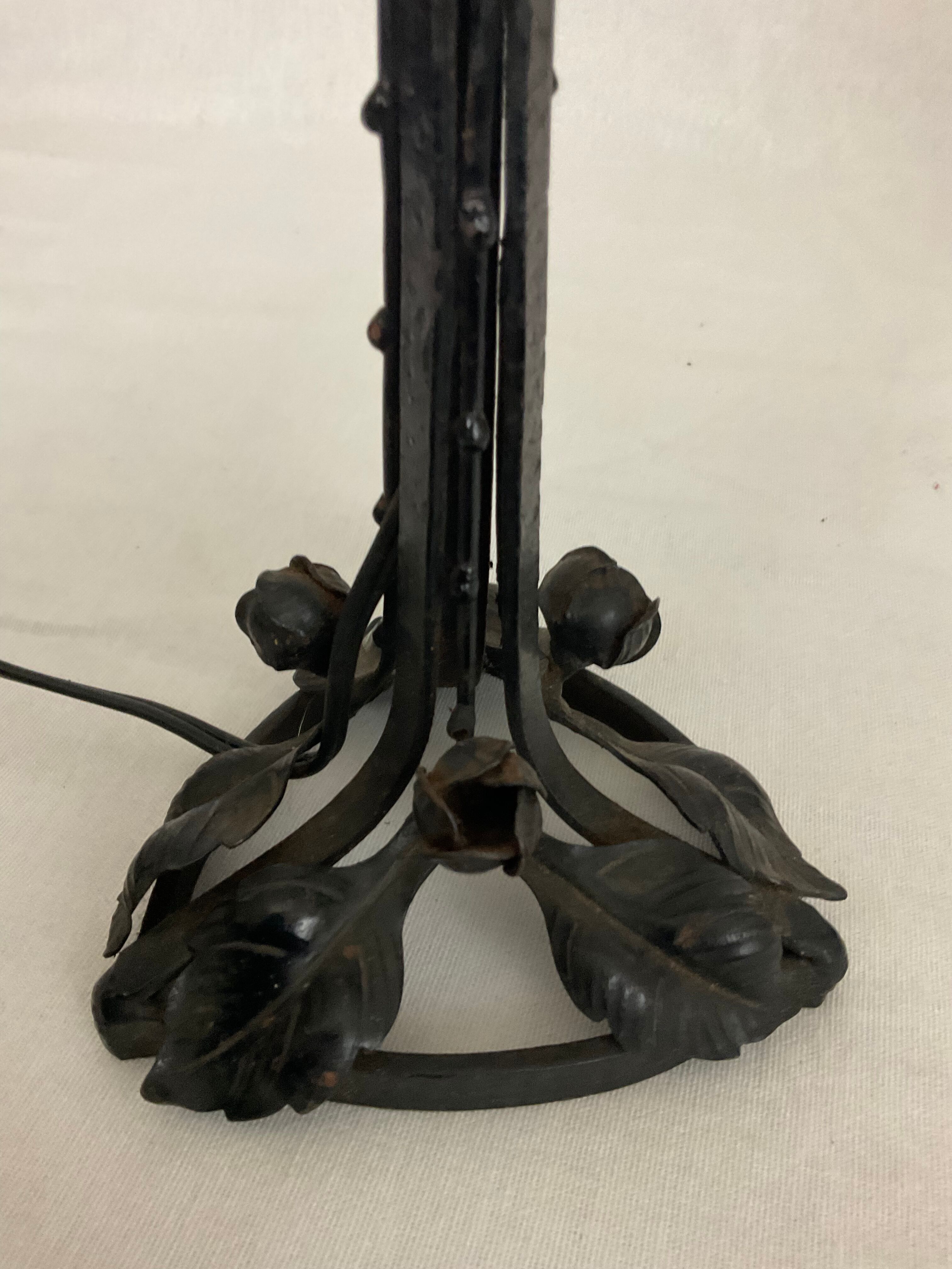Lampe art nouveau art déco en fer forgé globe blanc